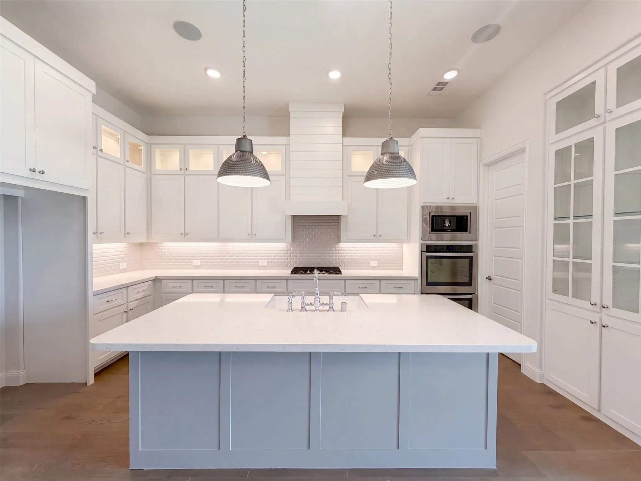 Single Family Residence For Sale in Denton County , 11509 Misty Ridge Drive, Flower Mound, Texas 76262, 4 Bedroom, 5 Bathroom, 2 Garage spaces, 2,925 Sqft, built in 2017, mls#21373941, Real Estate Agent in Flower Mound, Homes For Sale in Denton county, Homes For Sale in Flower Mound, Realtor in Flower Mound Texas, Real Estate Brokerage Independent Realty Texas, Luminita Cordes Realtor