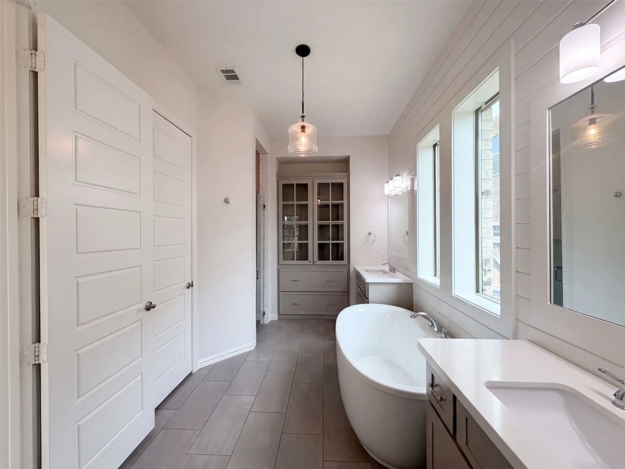 Single Family Residence For Sale in Denton County , 11509 Misty Ridge Drive, Flower Mound, Texas 76262, 4 Bedroom, 5 Bathroom, 2 Garage spaces, 2,925 Sqft, built in 2017, mls#21373941, Real Estate Agent in Flower Mound, Homes For Sale in Denton county, Homes For Sale in Flower Mound, Realtor in Flower Mound Texas, Real Estate Brokerage Independent Realty Texas, Luminita Cordes Realtor
