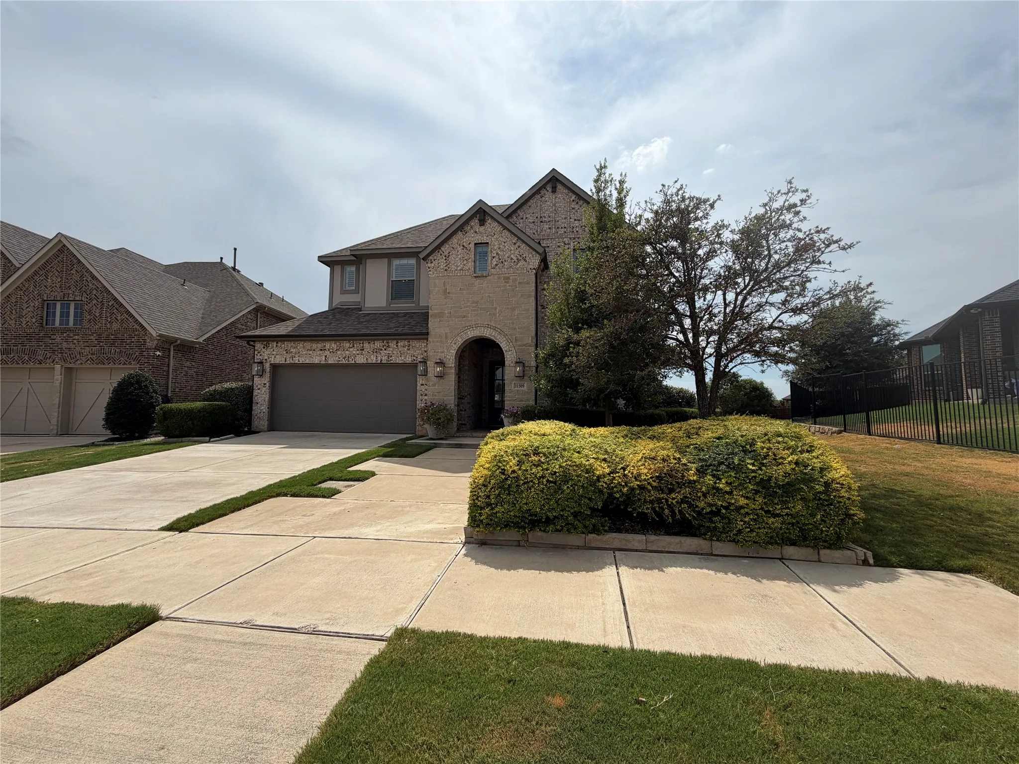 Single Family Residence For Sale in Denton County , 11509 Misty Ridge Drive, Flower Mound, Texas 76262, 4 Bedroom, 5 Bathroom, 2 Garage spaces, 2,925 Sqft, built in 2017, mls#21373941, Real Estate Agent in Flower Mound, Homes For Sale in Denton county, Homes For Sale in Flower Mound, Realtor in Flower Mound Texas, Real Estate Brokerage Independent Realty Texas, Luminita Cordes Realtor