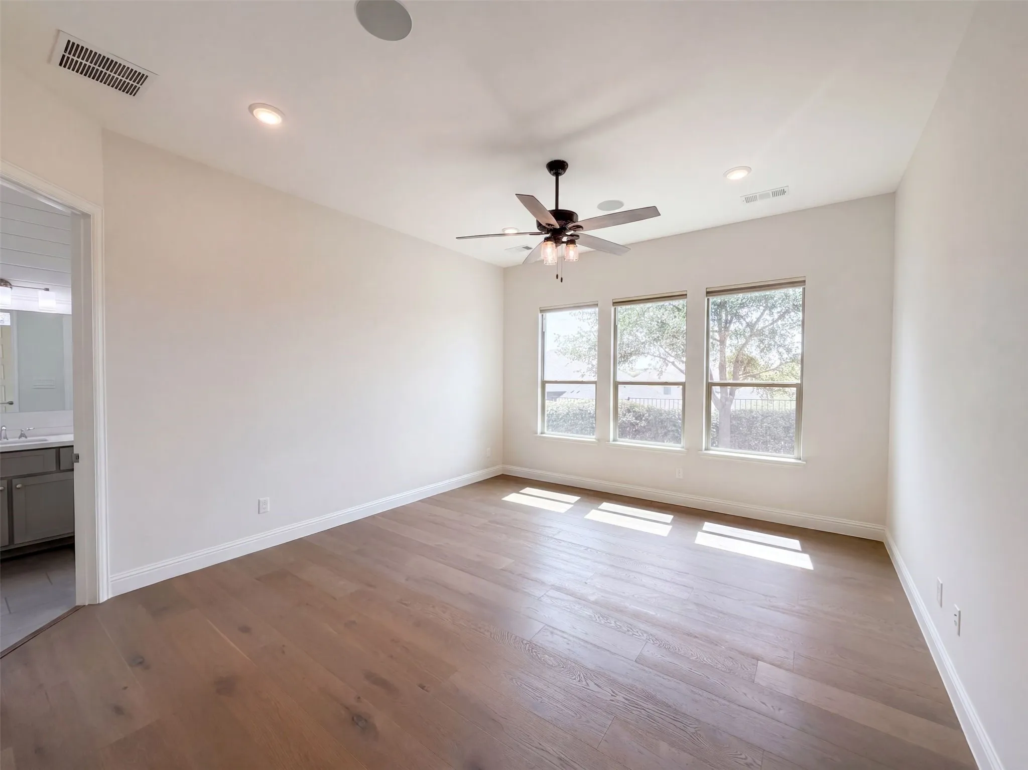 Single Family Residence For Sale in Denton County , 11509 Misty Ridge Drive, Flower Mound, Texas 76262, 4 Bedroom, 5 Bathroom, 2 Garage spaces, 2,925 Sqft, built in 2017, mls#21373941, Real Estate Agent in Flower Mound, Homes For Sale in Denton county, Homes For Sale in Flower Mound, Realtor in Flower Mound Texas, Real Estate Brokerage Independent Realty Texas, Luminita Cordes Realtor