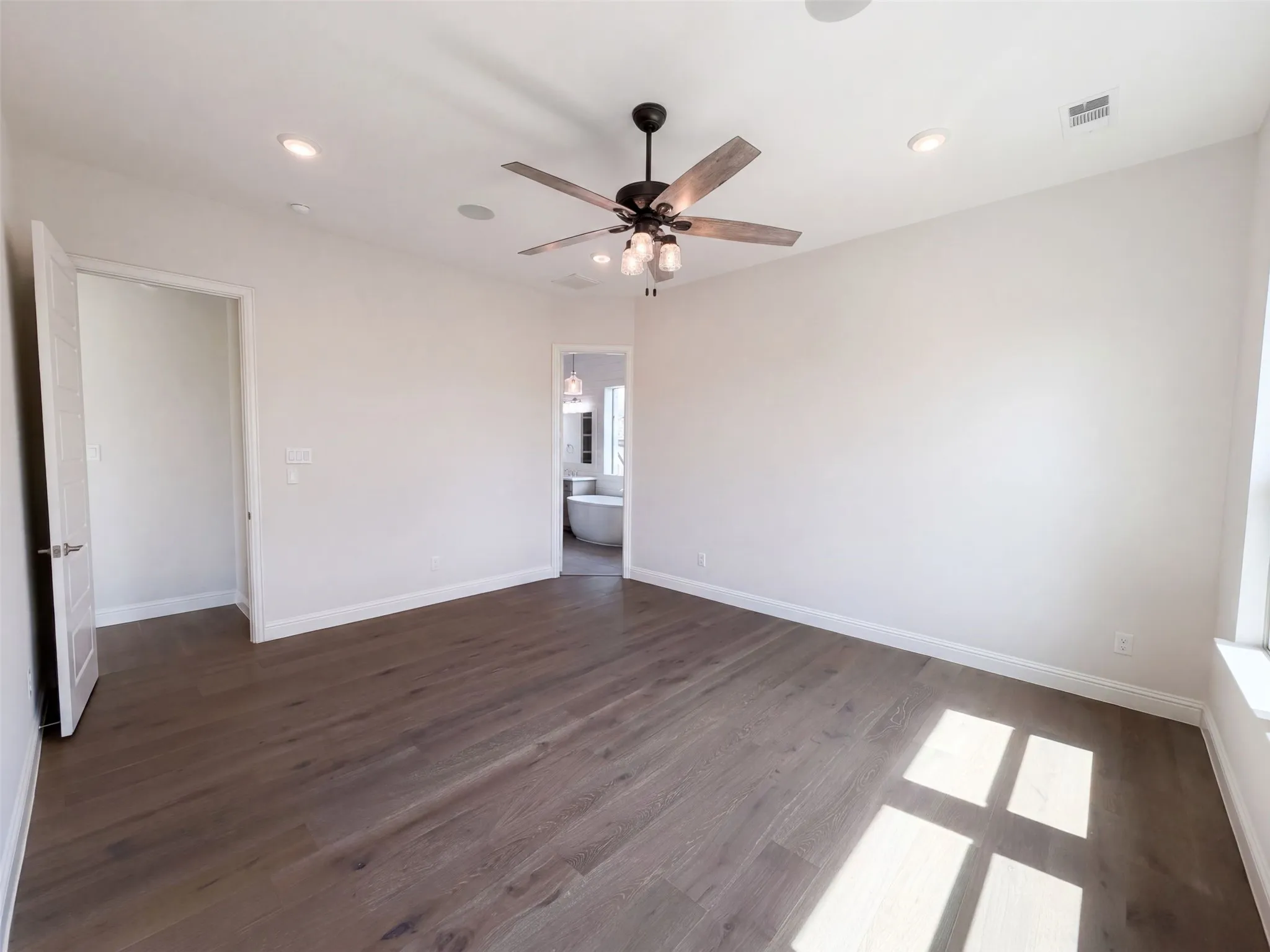 Single Family Residence For Sale in Denton County , 11509 Misty Ridge Drive, Flower Mound, Texas 76262, 4 Bedroom, 5 Bathroom, 2 Garage spaces, 2,925 Sqft, built in 2017, mls#21373941, Real Estate Agent in Flower Mound, Homes For Sale in Denton county, Homes For Sale in Flower Mound, Realtor in Flower Mound Texas, Real Estate Brokerage Independent Realty Texas, Luminita Cordes Realtor