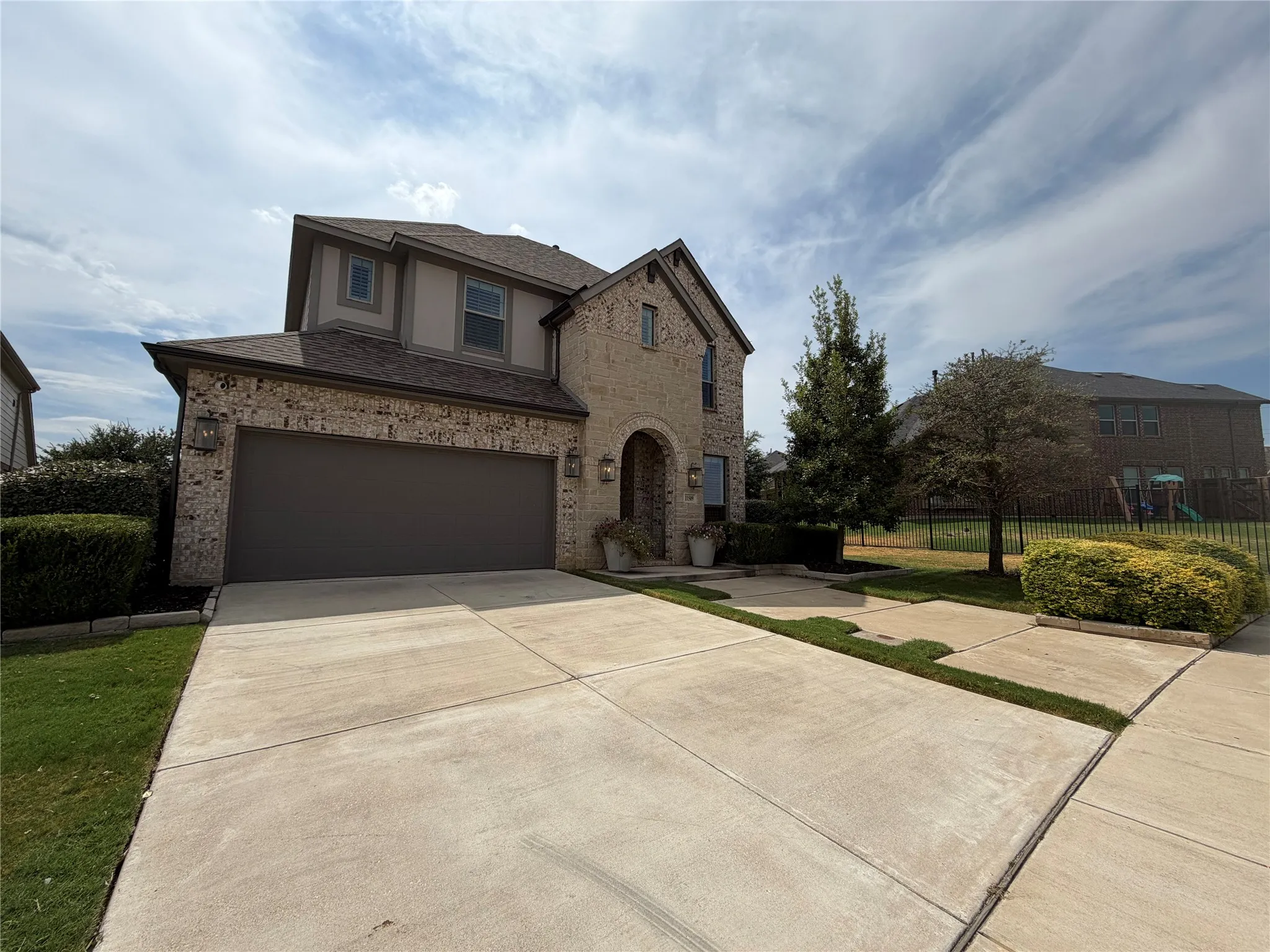 Single Family Residence For Sale in Denton County , 11509 Misty Ridge Drive, Flower Mound, Texas 76262, 4 Bedroom, 5 Bathroom, 2 Garage spaces, 2,925 Sqft, built in 2017, mls#21373941, Real Estate Agent in Flower Mound, Homes For Sale in Denton county, Homes For Sale in Flower Mound, Realtor in Flower Mound Texas, Real Estate Brokerage Independent Realty Texas, Luminita Cordes Realtor