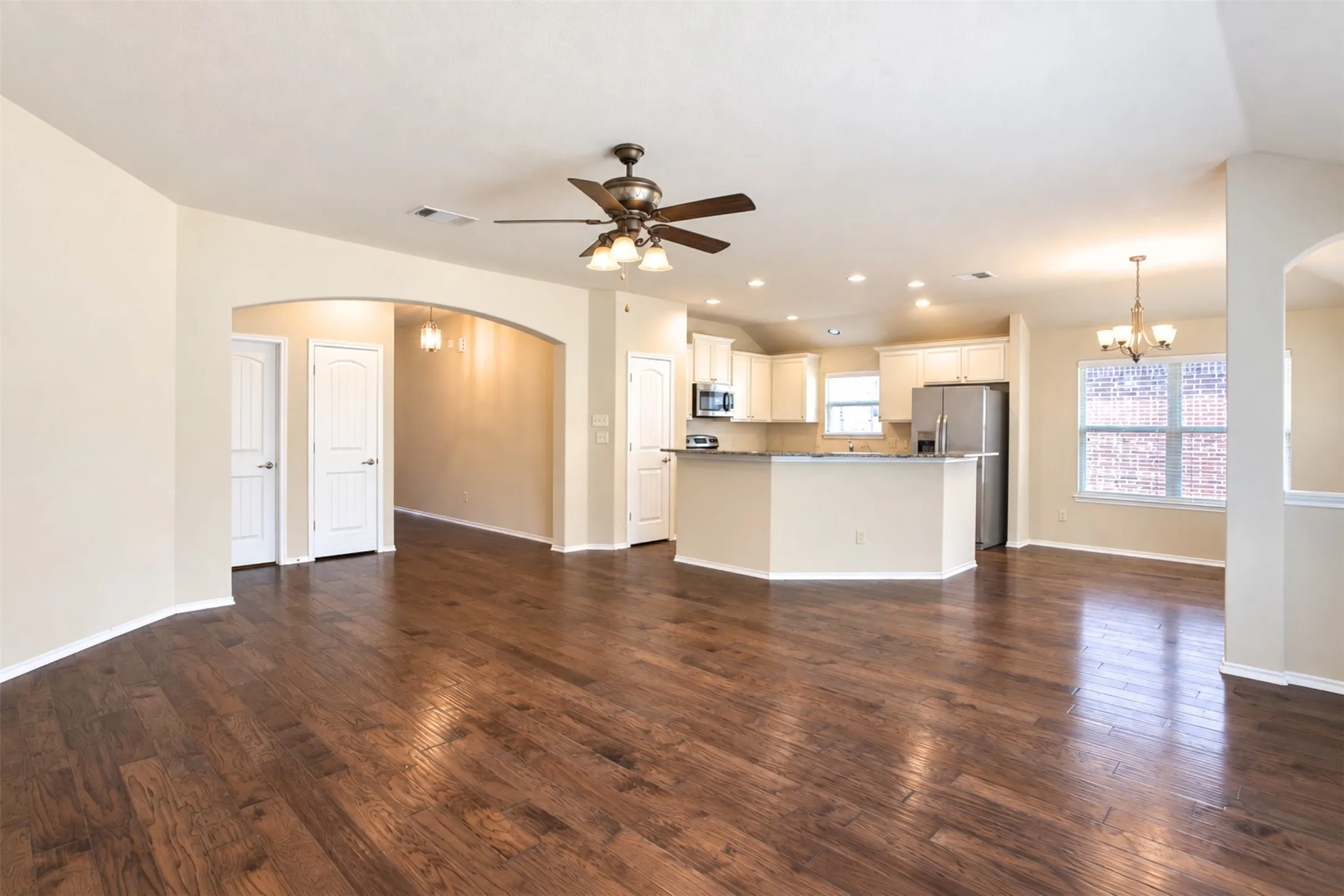 Single Family Residence For Rent in Collin County , 2805 Leslie Lane, Anna, Texas 75409, 3 Bedroom, 2 Bathroom, 2 Garage spaces, 1,672 Sqft, built in 2013, mls#21380733, Real Estate Agent in Anna, Homes For Rent in Collin county, Homes For Rent in Anna, Realtor in Anna Texas, Real Estate Brokerage Independent Realty Texas, Luminita Cordes Realtor
