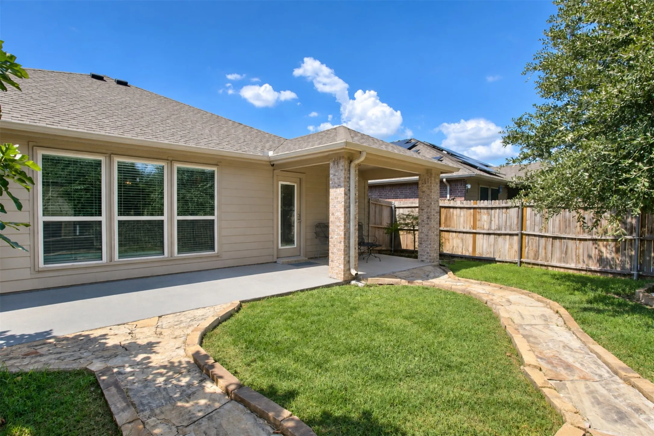 Single Family Residence For Rent in Collin County , 2805 Leslie Lane, Anna, Texas 75409, 3 Bedroom, 2 Bathroom, 2 Garage spaces, 1,672 Sqft, built in 2013, mls#21380733, Real Estate Agent in Anna, Homes For Rent in Collin county, Homes For Rent in Anna, Realtor in Anna Texas, Real Estate Brokerage Independent Realty Texas, Luminita Cordes Realtor