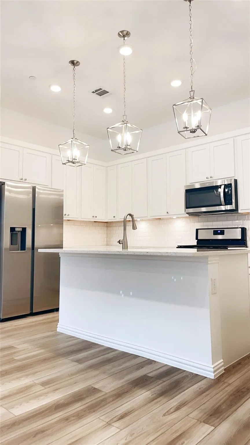 Townhouse For Rent in Collin County , 2233 Adena Springs Drive, Allen, Texas 75013, 3 Bedroom, 3 Bathroom, 2 Garage spaces, 1,672 Sqft, built in 2022, mls#21380737, Real Estate Agent in Allen, Homes For Rent in Collin county, Homes For Rent in Allen, Realtor in Allen Texas, Real Estate Brokerage Independent Realty Texas, Luminita Cordes Realtor