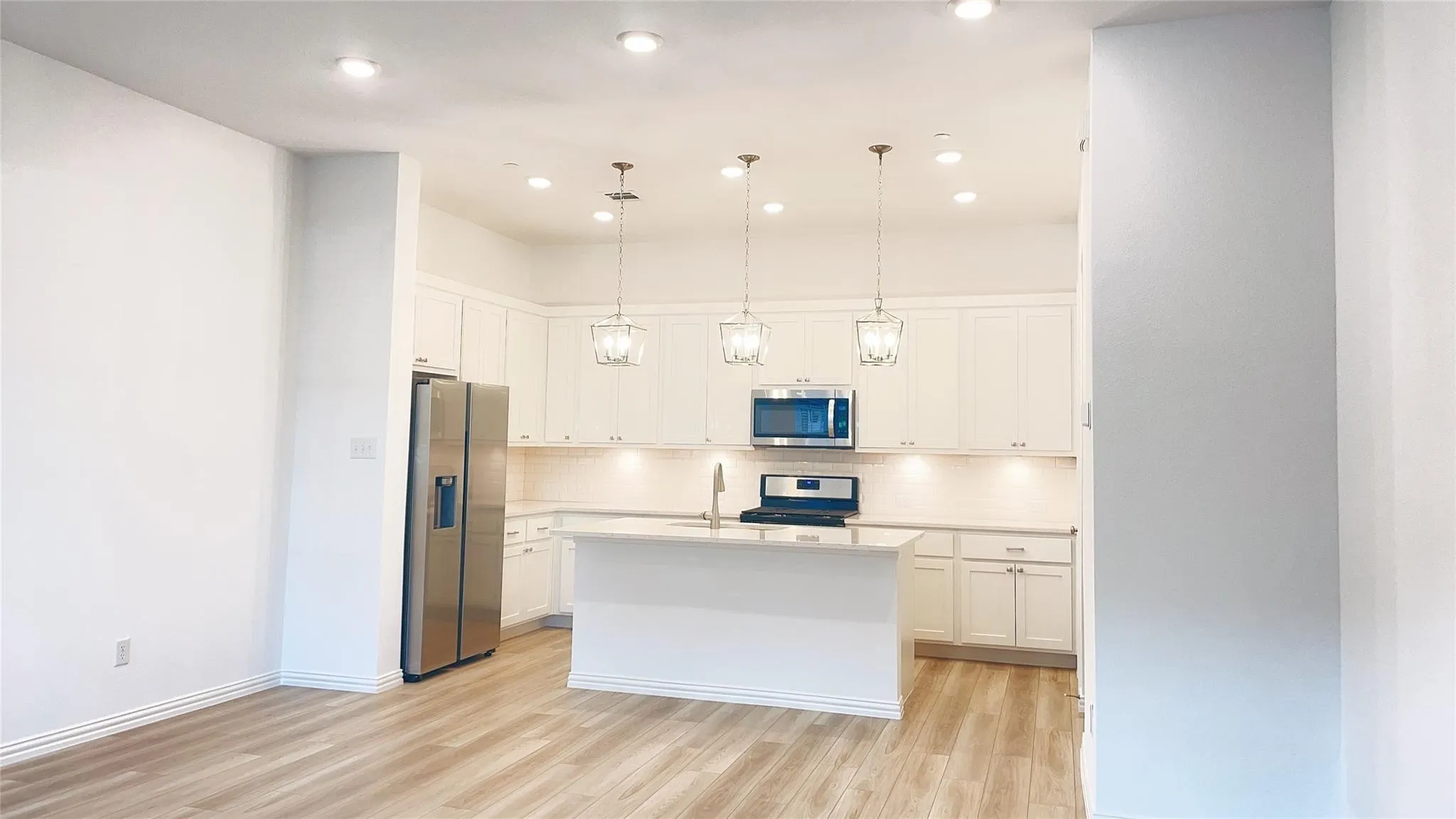 Townhouse For Rent in Collin County , 2233 Adena Springs Drive, Allen, Texas 75013, 3 Bedroom, 3 Bathroom, 2 Garage spaces, 1,672 Sqft, built in 2022, mls#21380737, Real Estate Agent in Allen, Homes For Rent in Collin county, Homes For Rent in Allen, Realtor in Allen Texas, Real Estate Brokerage Independent Realty Texas, Luminita Cordes Realtor