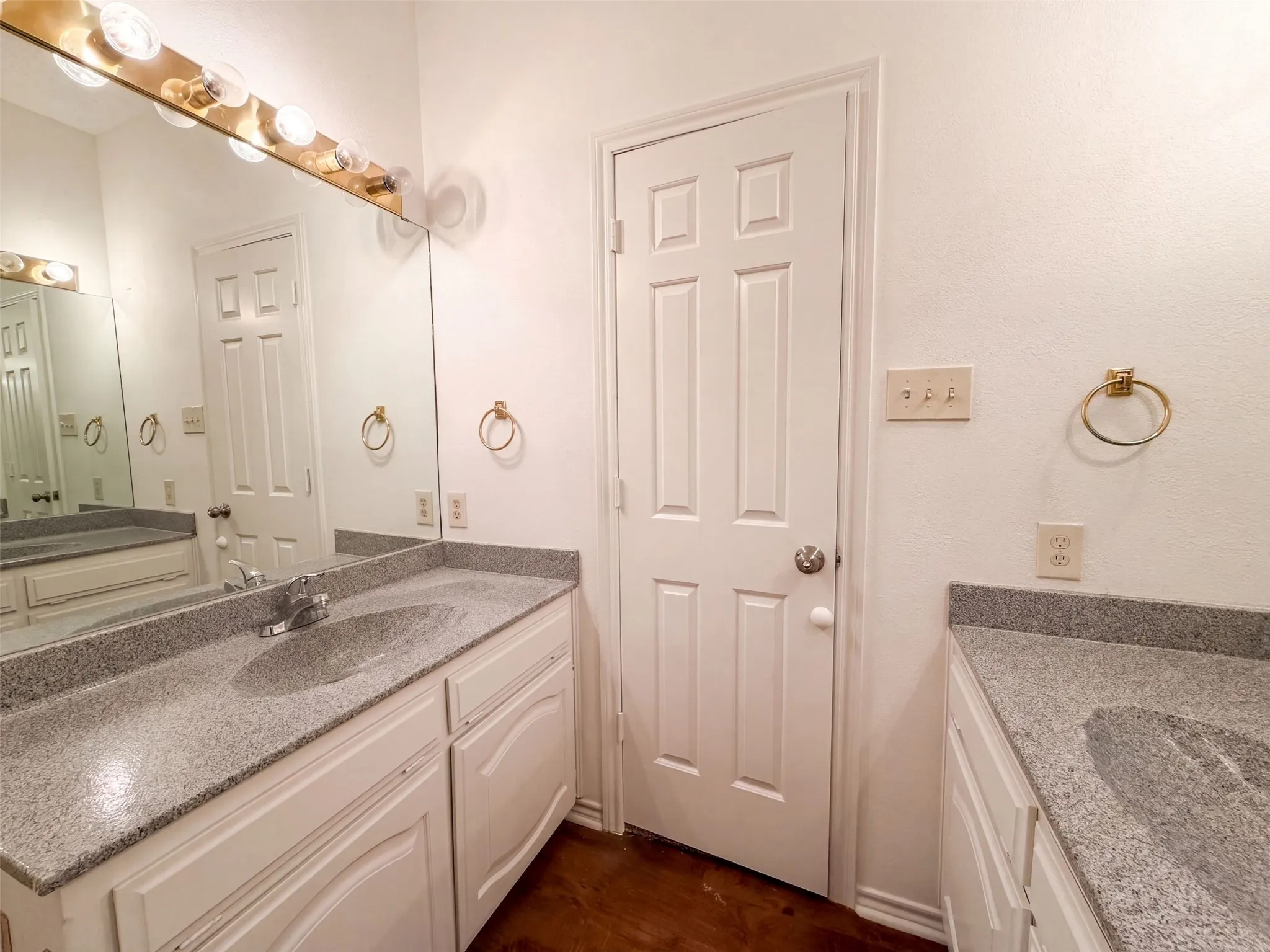 Townhouse For Sale in Tarrant County , 5836 Westhaven Drive B, Fort Worth, Texas 76132, 2 Bedroom, 2 Bathroom, 2 Garage spaces, 1,290 Sqft, built in 1986, mls#21373897, Real Estate Agent in Fort Worth, Homes For Sale in Tarrant county, Homes For Sale in Fort Worth, Realtor in Fort Worth Texas, Real Estate Brokerage Independent Realty Texas, Luminita Cordes Realtor