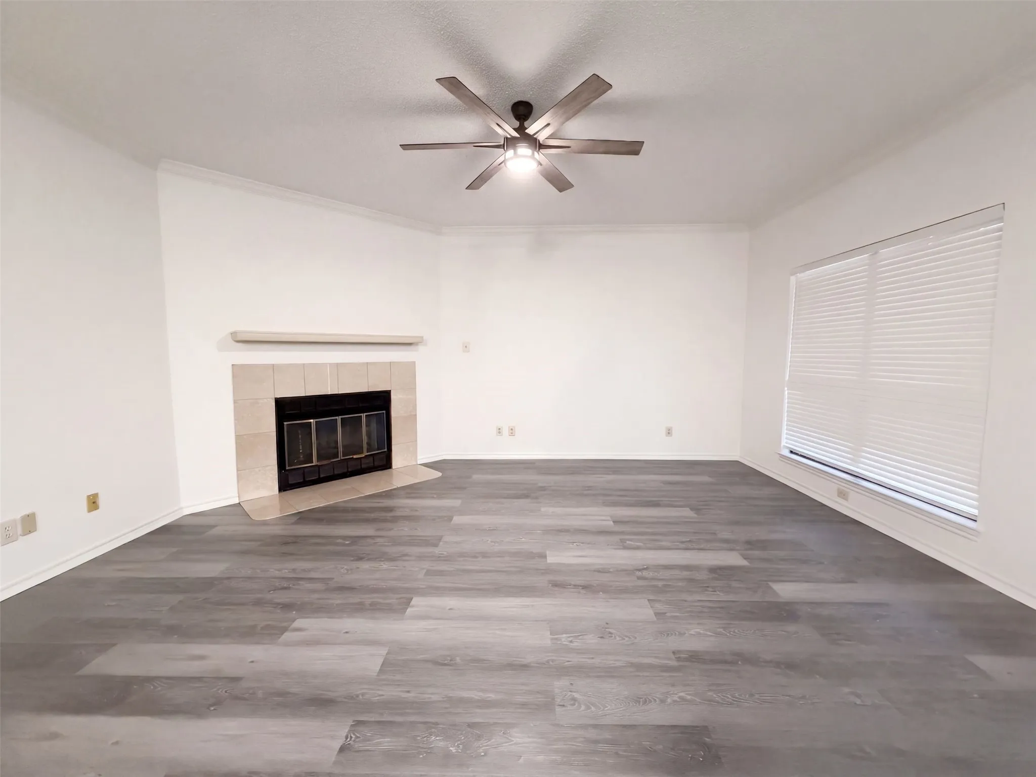 Townhouse For Sale in Tarrant County , 5836 Westhaven Drive B, Fort Worth, Texas 76132, 2 Bedroom, 2 Bathroom, 2 Garage spaces, 1,290 Sqft, built in 1986, mls#21373897, Real Estate Agent in Fort Worth, Homes For Sale in Tarrant county, Homes For Sale in Fort Worth, Realtor in Fort Worth Texas, Real Estate Brokerage Independent Realty Texas, Luminita Cordes Realtor