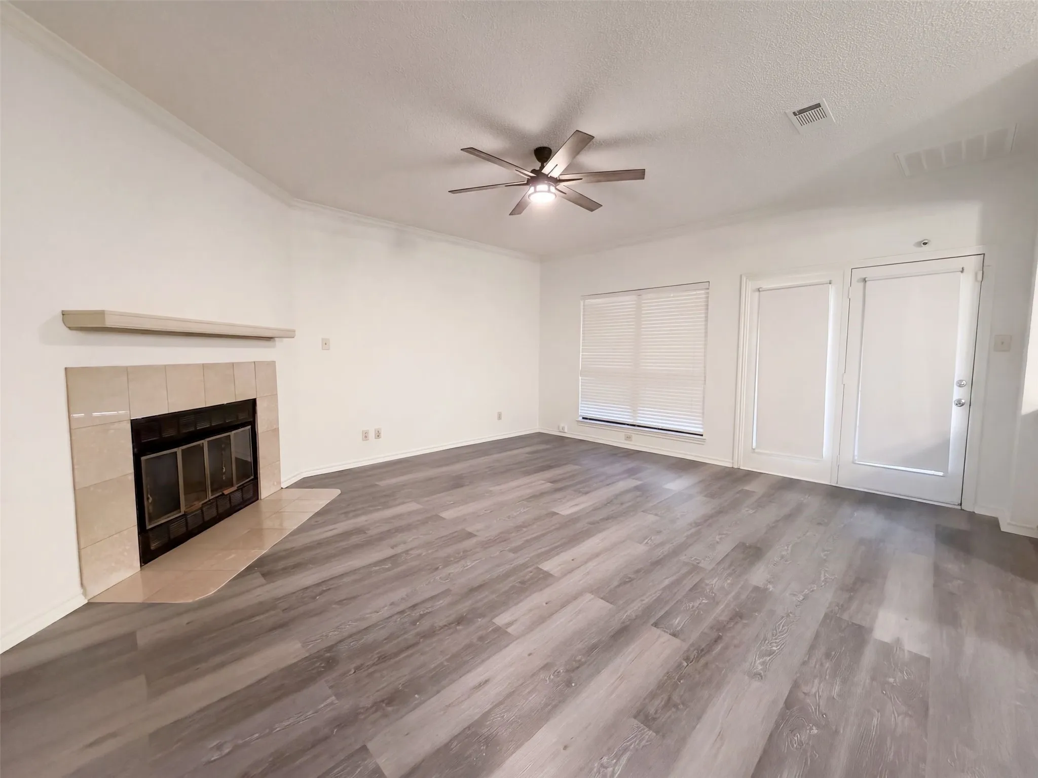 Townhouse For Sale in Tarrant County , 5836 Westhaven Drive B, Fort Worth, Texas 76132, 2 Bedroom, 2 Bathroom, 2 Garage spaces, 1,290 Sqft, built in 1986, mls#21373897, Real Estate Agent in Fort Worth, Homes For Sale in Tarrant county, Homes For Sale in Fort Worth, Realtor in Fort Worth Texas, Real Estate Brokerage Independent Realty Texas, Luminita Cordes Realtor