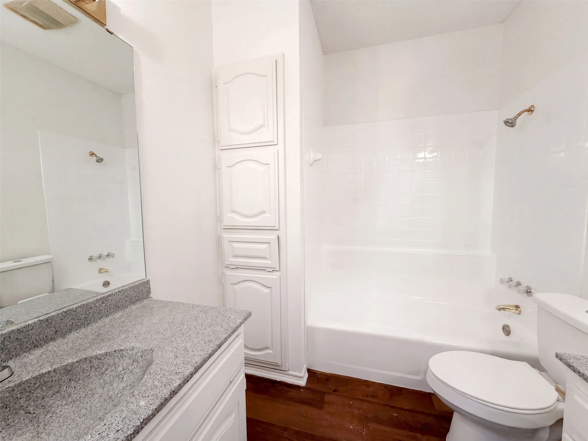 Townhouse For Sale in Tarrant County , 5836 Westhaven Drive B, Fort Worth, Texas 76132, 2 Bedroom, 2 Bathroom, 2 Garage spaces, 1,290 Sqft, built in 1986, mls#21373897, Real Estate Agent in Fort Worth, Homes For Sale in Tarrant county, Homes For Sale in Fort Worth, Realtor in Fort Worth Texas, Real Estate Brokerage Independent Realty Texas, Luminita Cordes Realtor