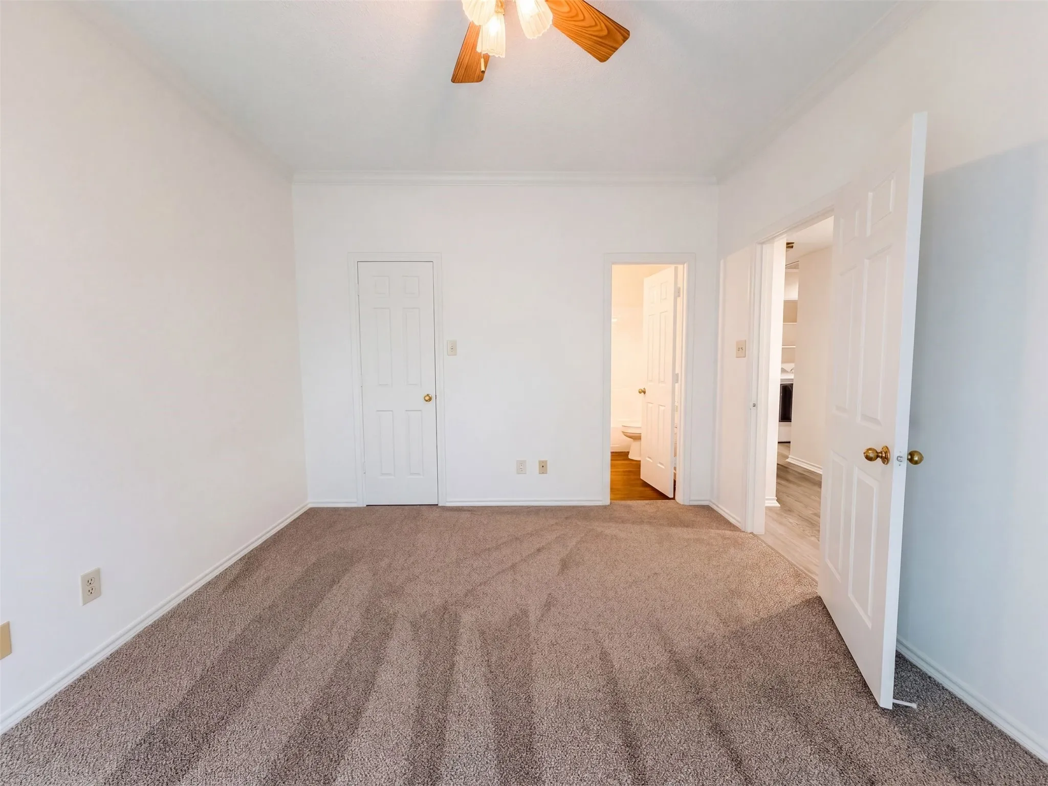 Townhouse For Sale in Tarrant County , 5836 Westhaven Drive B, Fort Worth, Texas 76132, 2 Bedroom, 2 Bathroom, 2 Garage spaces, 1,290 Sqft, built in 1986, mls#21373897, Real Estate Agent in Fort Worth, Homes For Sale in Tarrant county, Homes For Sale in Fort Worth, Realtor in Fort Worth Texas, Real Estate Brokerage Independent Realty Texas, Luminita Cordes Realtor