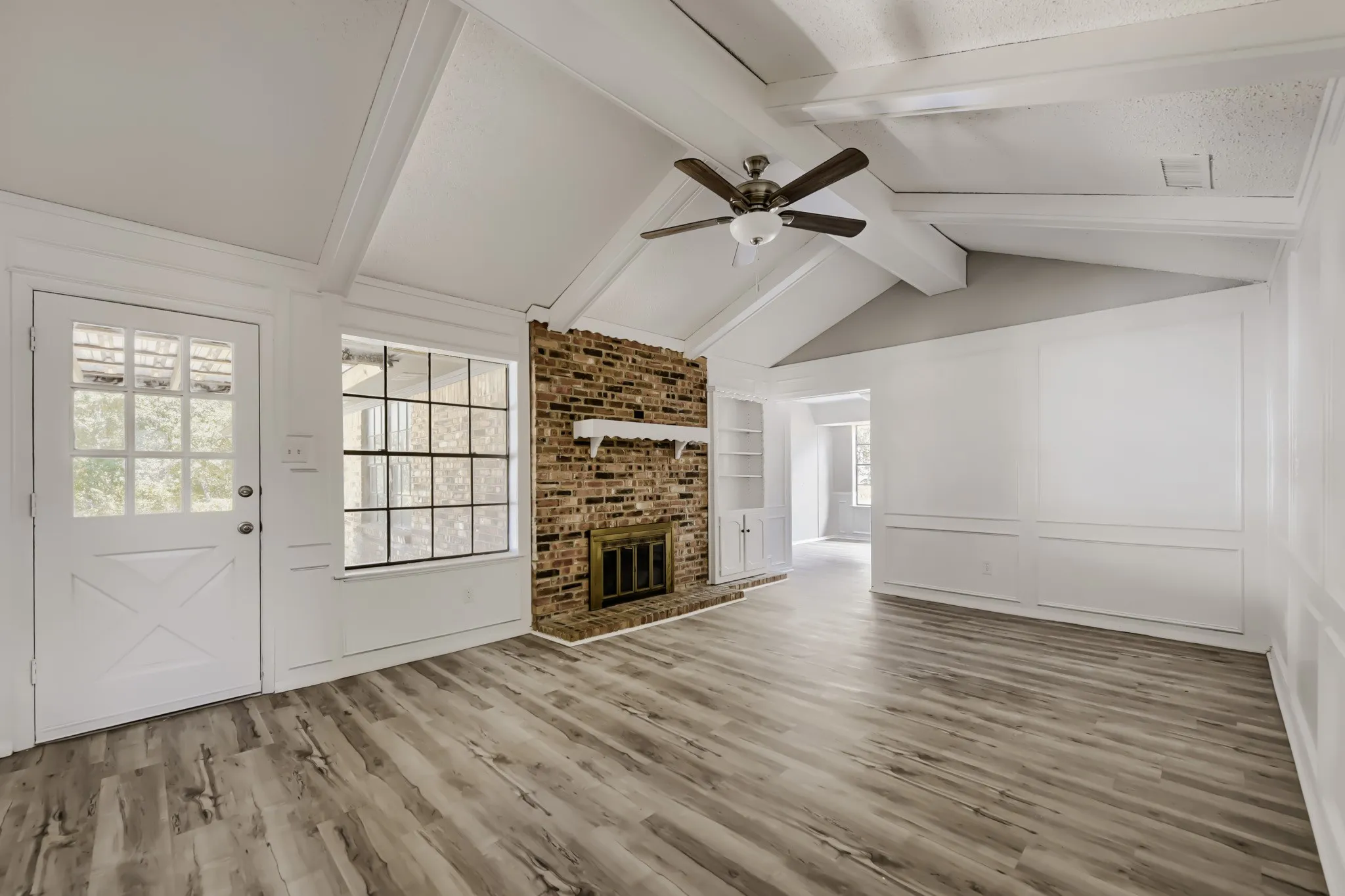 Single Family Residence For Sale in Johnson County , 2185 Jana Lane, Burleson, Texas 76028, 4 Bedroom, 3 Bathroom, 2 Garage spaces, 2,247 Sqft, built in 1976, mls#21195074, Real Estate Agent in Burleson, Homes For Sale in Johnson county, Homes For Sale in Burleson, Realtor in Burleson Texas, Real Estate Brokerage Independent Realty Texas, Luminita Cordes Realtor