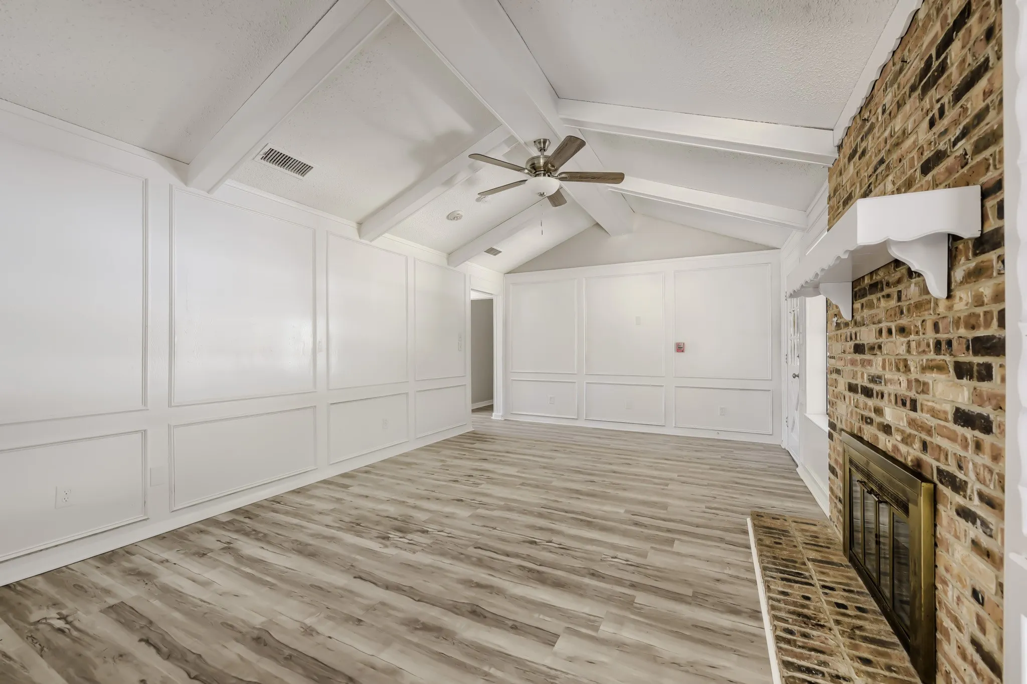 Single Family Residence For Sale in Johnson County , 2185 Jana Lane, Burleson, Texas 76028, 4 Bedroom, 3 Bathroom, 2 Garage spaces, 2,247 Sqft, built in 1976, mls#21195074, Real Estate Agent in Burleson, Homes For Sale in Johnson county, Homes For Sale in Burleson, Realtor in Burleson Texas, Real Estate Brokerage Independent Realty Texas, Luminita Cordes Realtor