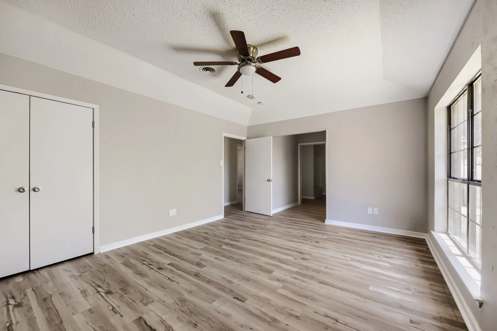 Single Family Residence For Sale in Johnson County , 2185 Jana Lane, Burleson, Texas 76028, 4 Bedroom, 3 Bathroom, 2 Garage spaces, 2,247 Sqft, built in 1976, mls#21195074, Real Estate Agent in Burleson, Homes For Sale in Johnson county, Homes For Sale in Burleson, Realtor in Burleson Texas, Real Estate Brokerage Independent Realty Texas, Luminita Cordes Realtor