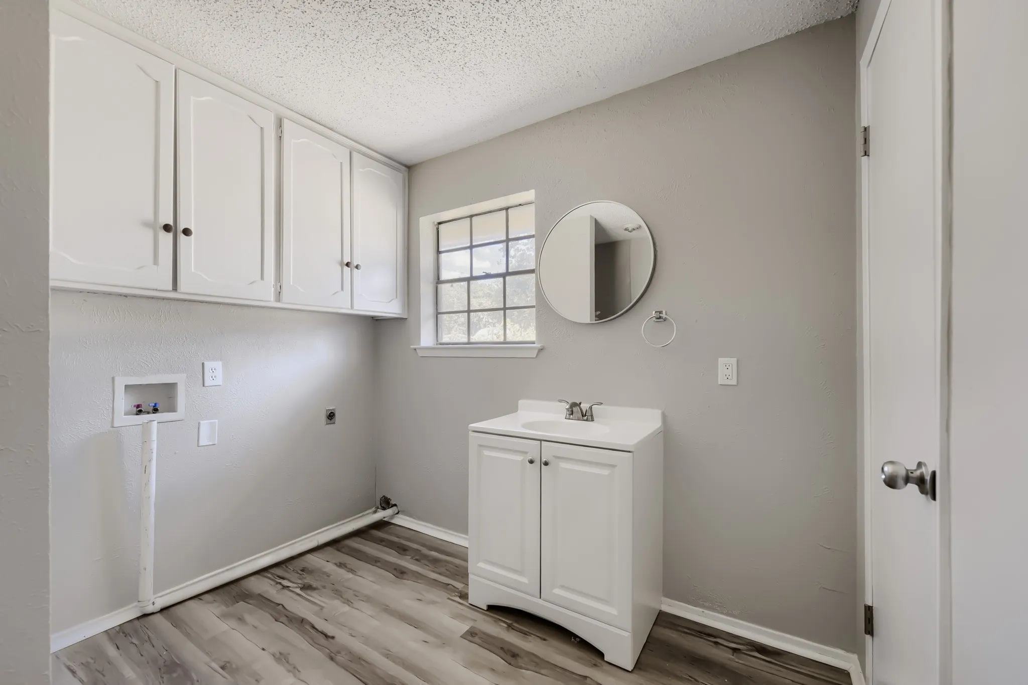 Single Family Residence For Sale in Johnson County , 2185 Jana Lane, Burleson, Texas 76028, 4 Bedroom, 3 Bathroom, 2 Garage spaces, 2,247 Sqft, built in 1976, mls#21195074, Real Estate Agent in Burleson, Homes For Sale in Johnson county, Homes For Sale in Burleson, Realtor in Burleson Texas, Real Estate Brokerage Independent Realty Texas, Luminita Cordes Realtor