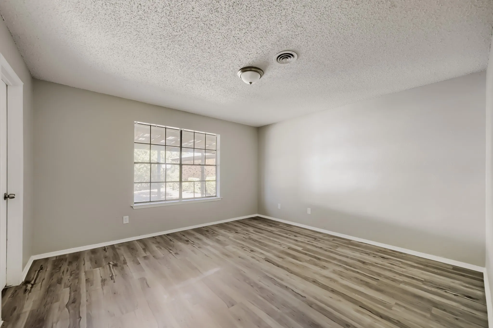 Single Family Residence For Sale in Johnson County , 2185 Jana Lane, Burleson, Texas 76028, 4 Bedroom, 3 Bathroom, 2 Garage spaces, 2,247 Sqft, built in 1976, mls#21195074, Real Estate Agent in Burleson, Homes For Sale in Johnson county, Homes For Sale in Burleson, Realtor in Burleson Texas, Real Estate Brokerage Independent Realty Texas, Luminita Cordes Realtor