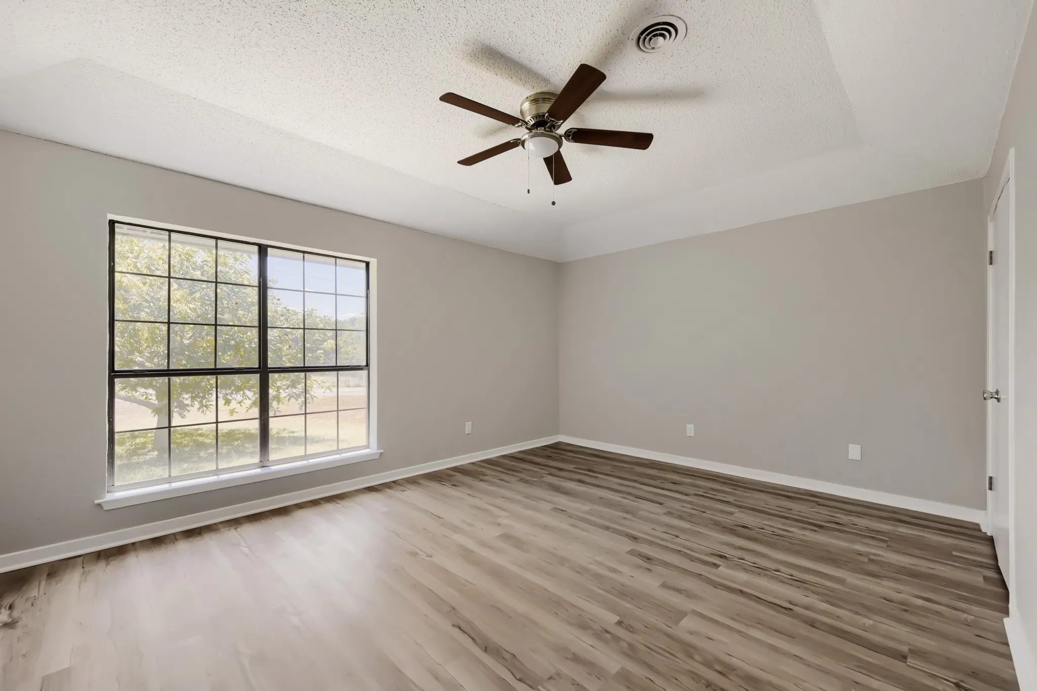 Single Family Residence For Sale in Johnson County , 2185 Jana Lane, Burleson, Texas 76028, 4 Bedroom, 3 Bathroom, 2 Garage spaces, 2,247 Sqft, built in 1976, mls#21195074, Real Estate Agent in Burleson, Homes For Sale in Johnson county, Homes For Sale in Burleson, Realtor in Burleson Texas, Real Estate Brokerage Independent Realty Texas, Luminita Cordes Realtor