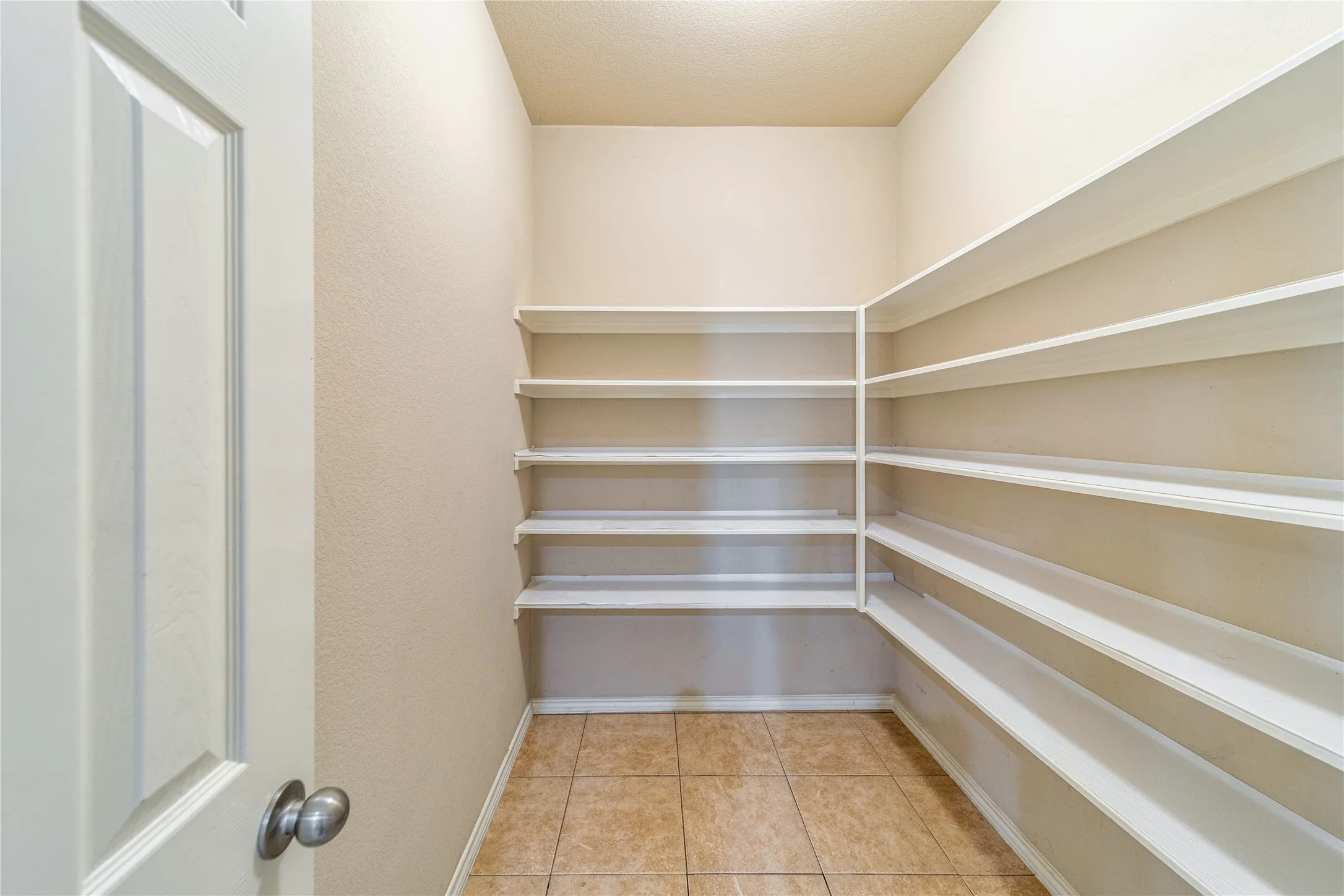 Townhouse For Sale in Dallas County , 7416 Coronado Avenue 18, Dallas, Texas 75214, 2 Bedroom, 2 Bathroom, 2 Garage spaces, 1,930 Sqft, built in 2005, mls#21380499, Real Estate Agent in Dallas, Homes For Sale in Dallas county, Homes For Sale in Dallas, Realtor in Dallas Texas, Real Estate Brokerage Independent Realty Texas, Luminita Cordes Realtor