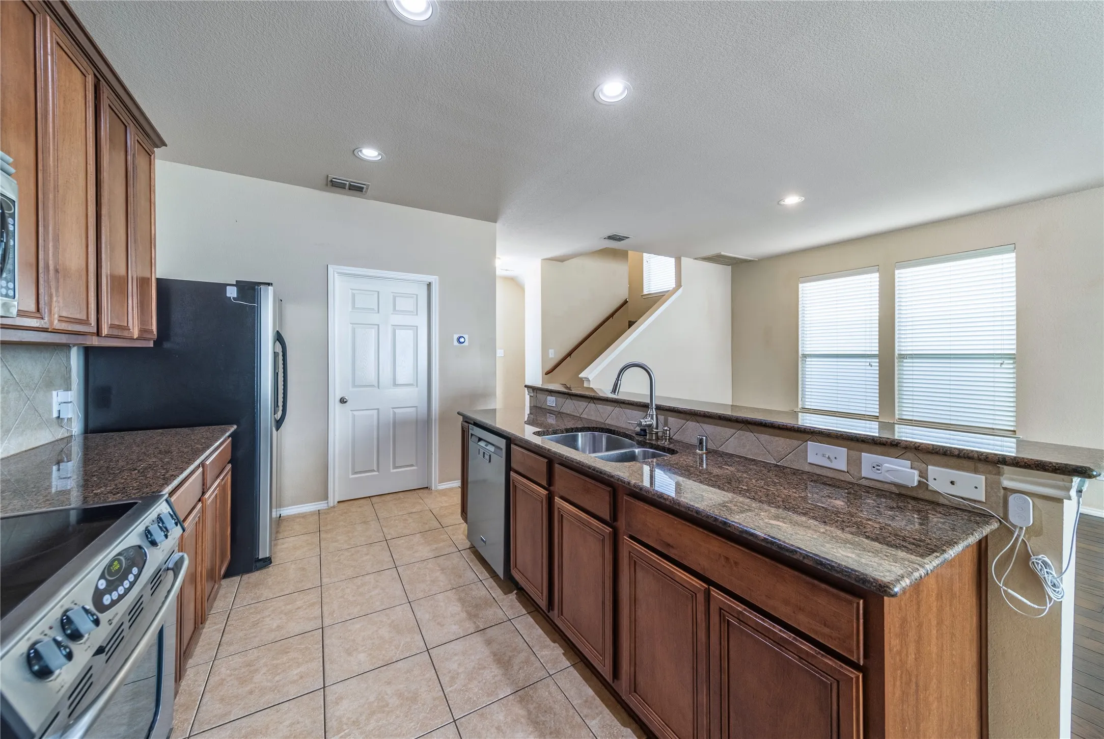 Townhouse For Sale in Dallas County , 7416 Coronado Avenue 18, Dallas, Texas 75214, 2 Bedroom, 2 Bathroom, 2 Garage spaces, 1,930 Sqft, built in 2005, mls#21380499, Real Estate Agent in Dallas, Homes For Sale in Dallas county, Homes For Sale in Dallas, Realtor in Dallas Texas, Real Estate Brokerage Independent Realty Texas, Luminita Cordes Realtor