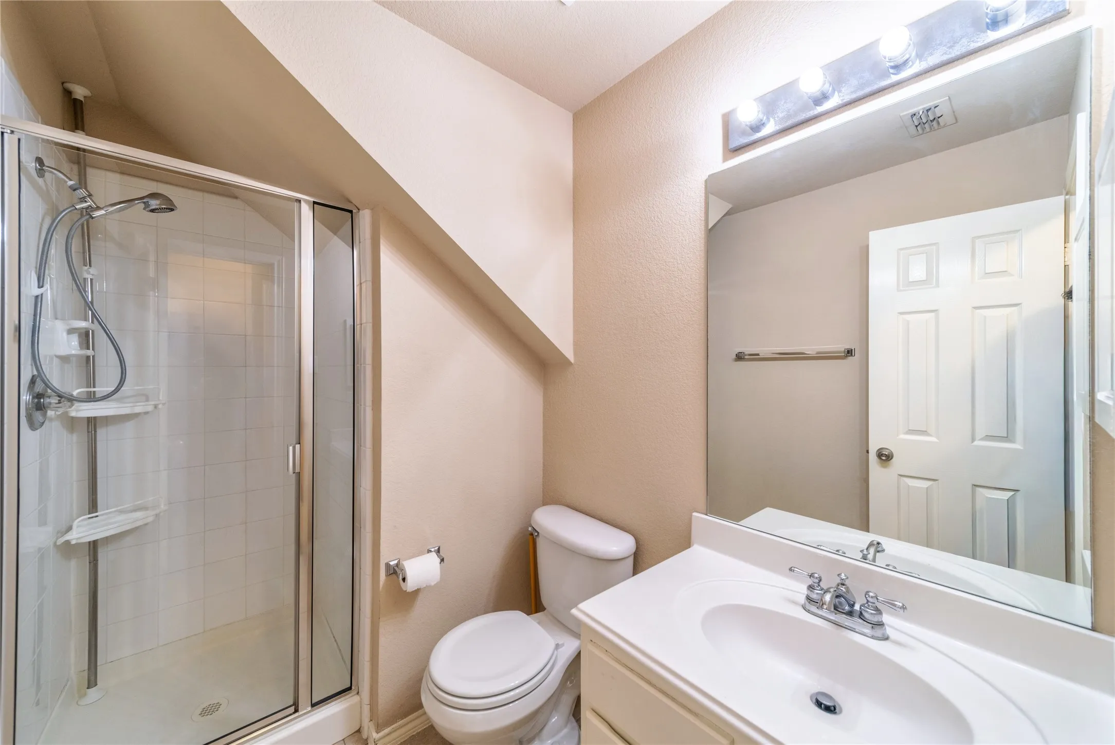 Townhouse For Sale in Dallas County , 7416 Coronado Avenue 18, Dallas, Texas 75214, 2 Bedroom, 2 Bathroom, 2 Garage spaces, 1,930 Sqft, built in 2005, mls#21380499, Real Estate Agent in Dallas, Homes For Sale in Dallas county, Homes For Sale in Dallas, Realtor in Dallas Texas, Real Estate Brokerage Independent Realty Texas, Luminita Cordes Realtor