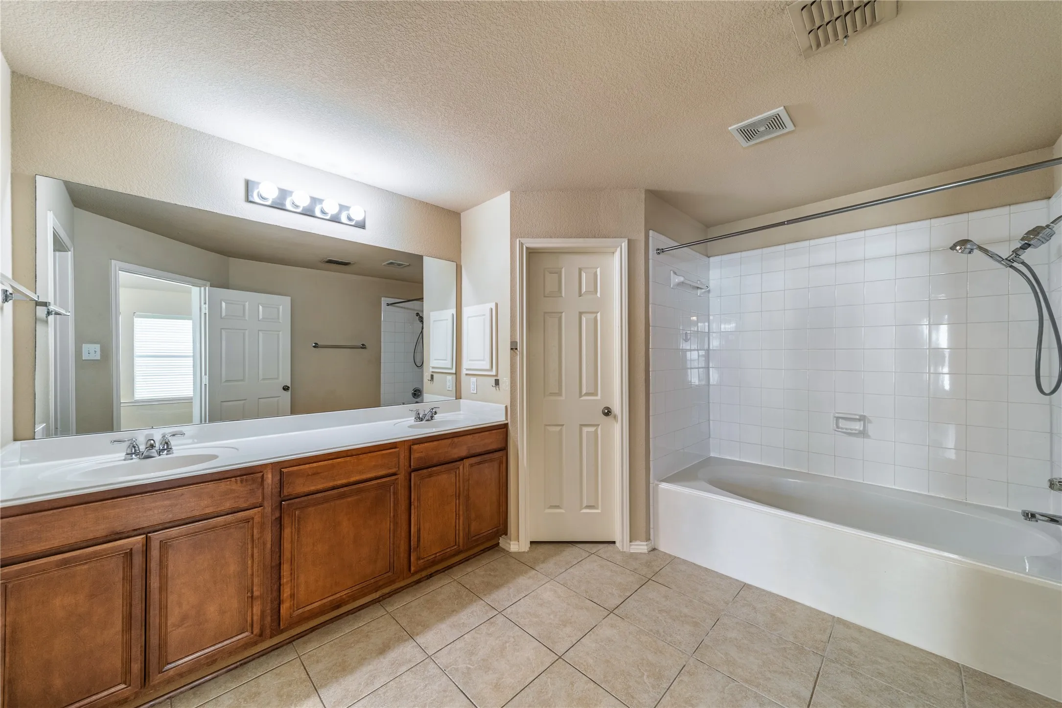 Townhouse For Sale in Dallas County , 7416 Coronado Avenue 18, Dallas, Texas 75214, 2 Bedroom, 2 Bathroom, 2 Garage spaces, 1,930 Sqft, built in 2005, mls#21380499, Real Estate Agent in Dallas, Homes For Sale in Dallas county, Homes For Sale in Dallas, Realtor in Dallas Texas, Real Estate Brokerage Independent Realty Texas, Luminita Cordes Realtor