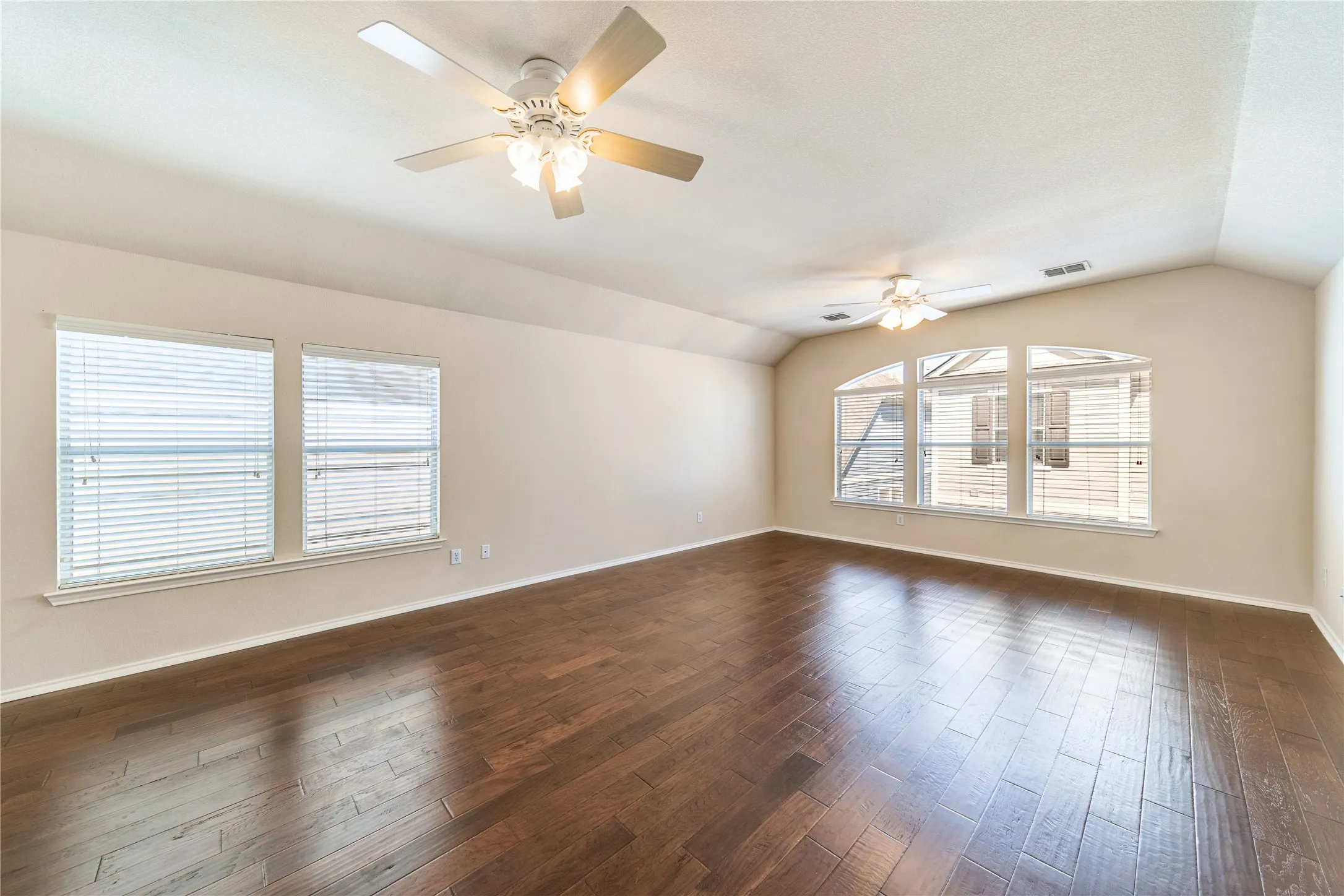 Townhouse For Sale in Dallas County , 7416 Coronado Avenue 18, Dallas, Texas 75214, 2 Bedroom, 2 Bathroom, 2 Garage spaces, 1,930 Sqft, built in 2005, mls#21380499, Real Estate Agent in Dallas, Homes For Sale in Dallas county, Homes For Sale in Dallas, Realtor in Dallas Texas, Real Estate Brokerage Independent Realty Texas, Luminita Cordes Realtor