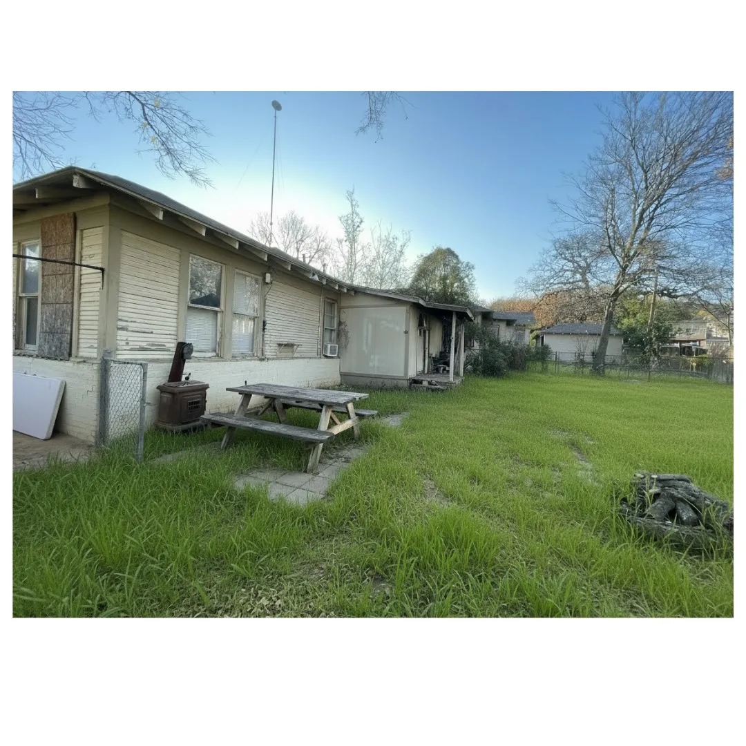 Large backyard (Springtime photo) taken when occupied