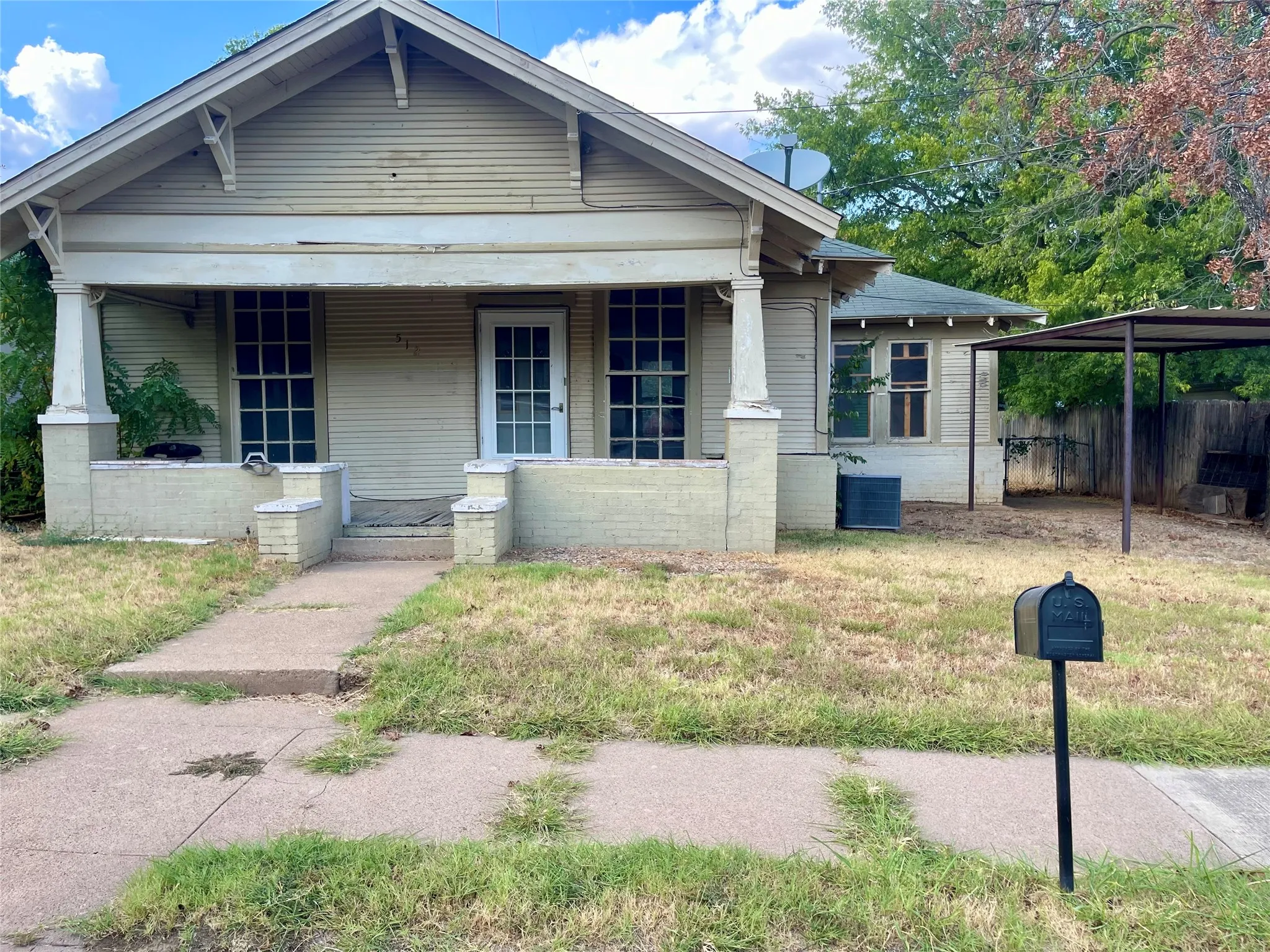 Single Family Residence For Sale in Palo Pinto County , 512 NW 5th Street, Mineral Wells, Texas 76067, 2 Bedroom, 1 Bathroom, Garage spaces, 992 Sqft, built in 0, mls#21376776, Real Estate Agent in Mineral Wells, Homes For Sale in Palo Pinto county, Homes For Sale in Mineral Wells, Realtor in Mineral Wells Texas, Real Estate Brokerage Independent Realty Texas, Luminita Cordes Realtor