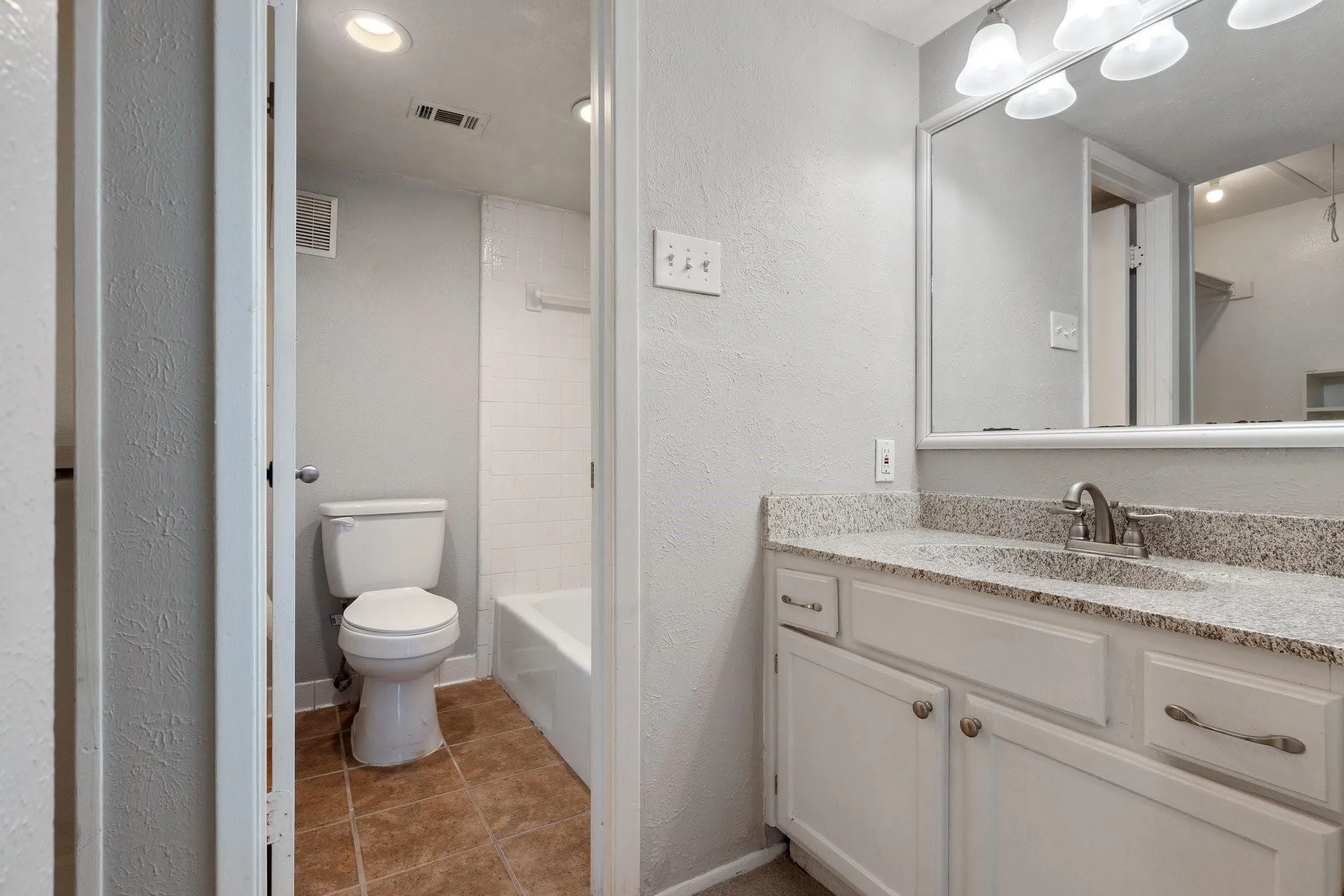 Condominium For Sale in Dallas County , 4533 N O Connor Road 2208, Irving, Texas 75062, 3 Bedroom, 3 Bathroom, Garage spaces, 1,438 Sqft, built in 1975, mls#21379029, Real Estate Agent in Irving, Homes For Sale in Dallas county, Homes For Sale in Irving, Realtor in Irving Texas, Real Estate Brokerage Independent Realty Texas, Luminita Cordes Realtor
