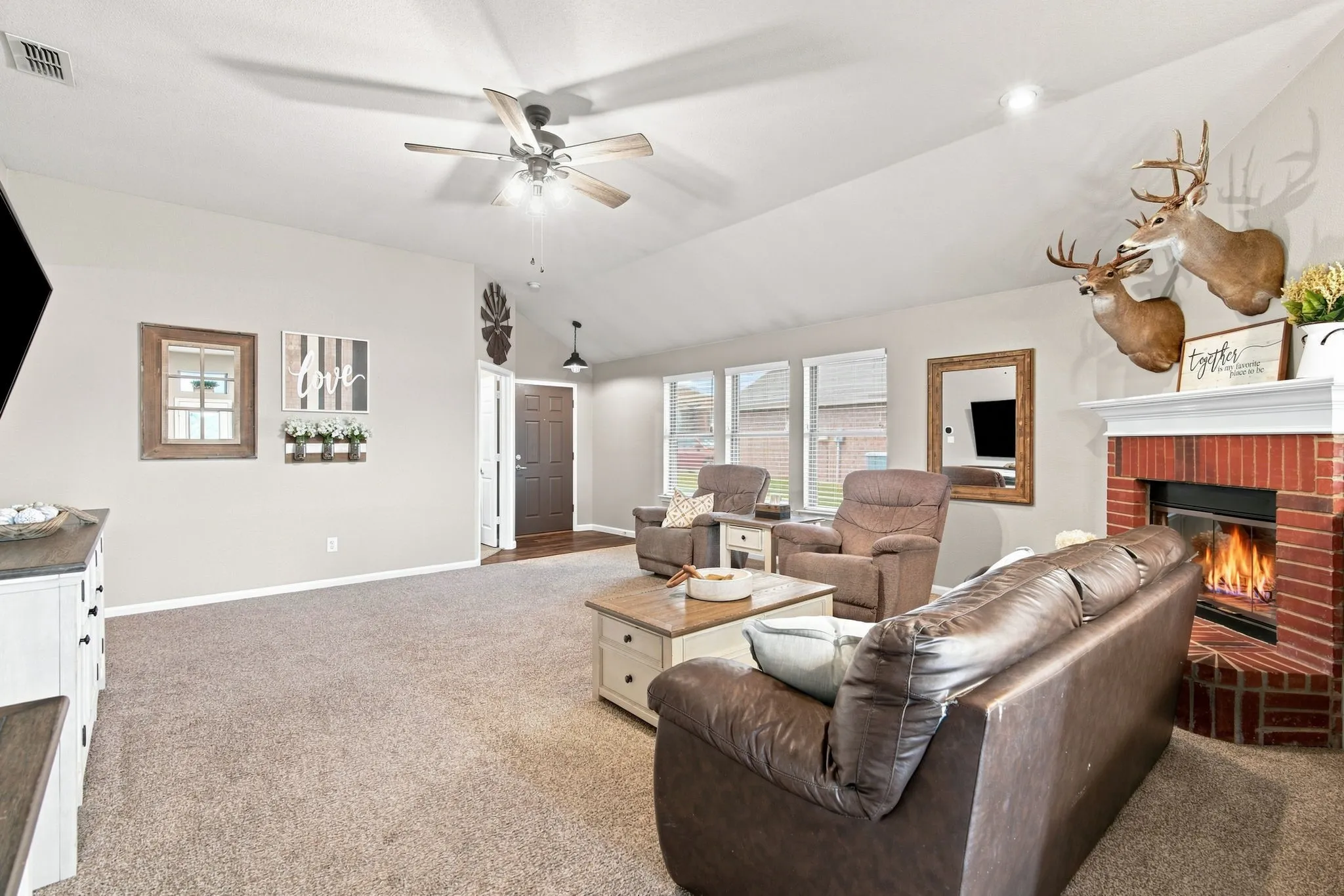 Single Family Residence For Sale in Parker County , 117 Timber Cross Court, Azle, Texas 76020, 4 Bedroom, 2 Bathroom, 2 Garage spaces, 1,744 Sqft, built in 2003, mls#21380649, Real Estate Agent in Azle, Homes For Sale in Parker county, Homes For Sale in Azle, Realtor in Azle Texas, Real Estate Brokerage Independent Realty Texas, Luminita Cordes Realtor