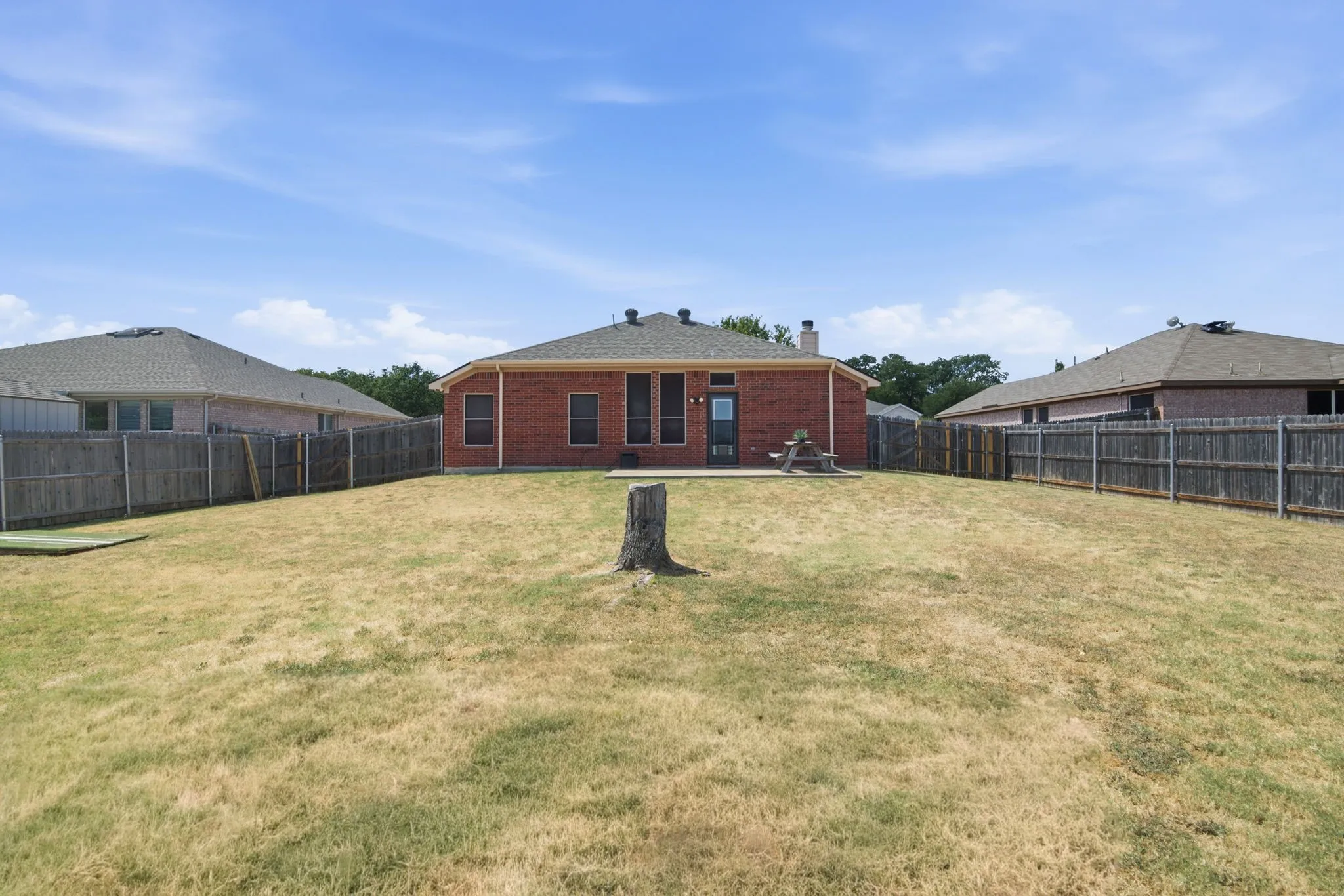 Single Family Residence For Sale in Parker County , 117 Timber Cross Court, Azle, Texas 76020, 4 Bedroom, 2 Bathroom, 2 Garage spaces, 1,744 Sqft, built in 2003, mls#21380649, Real Estate Agent in Azle, Homes For Sale in Parker county, Homes For Sale in Azle, Realtor in Azle Texas, Real Estate Brokerage Independent Realty Texas, Luminita Cordes Realtor
