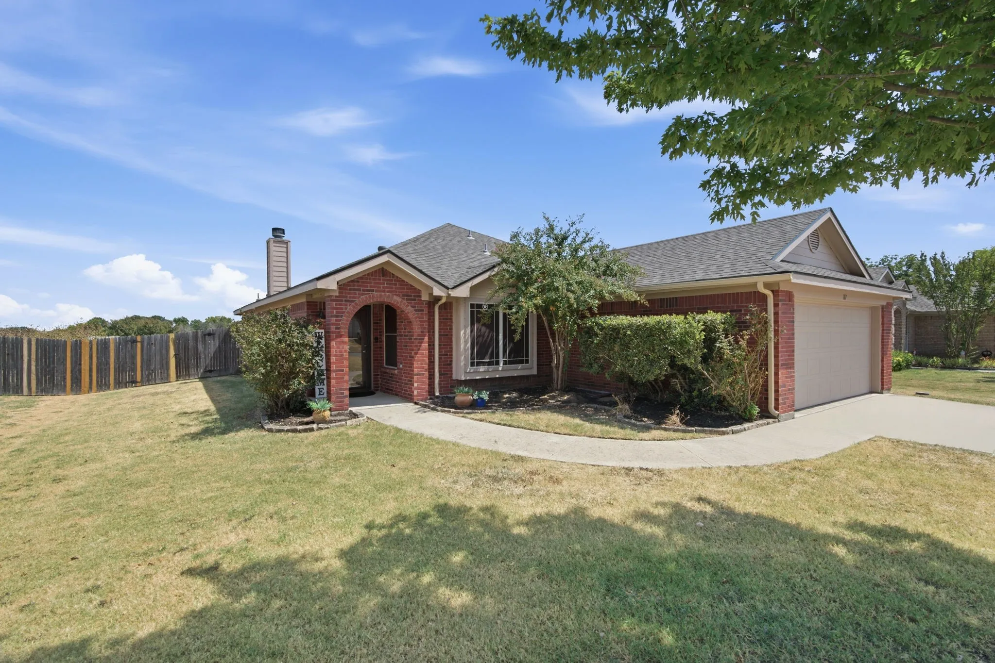 Single Family Residence For Sale in Parker County , 117 Timber Cross Court, Azle, Texas 76020, 4 Bedroom, 2 Bathroom, 2 Garage spaces, 1,744 Sqft, built in 2003, mls#21380649, Real Estate Agent in Azle, Homes For Sale in Parker county, Homes For Sale in Azle, Realtor in Azle Texas, Real Estate Brokerage Independent Realty Texas, Luminita Cordes Realtor