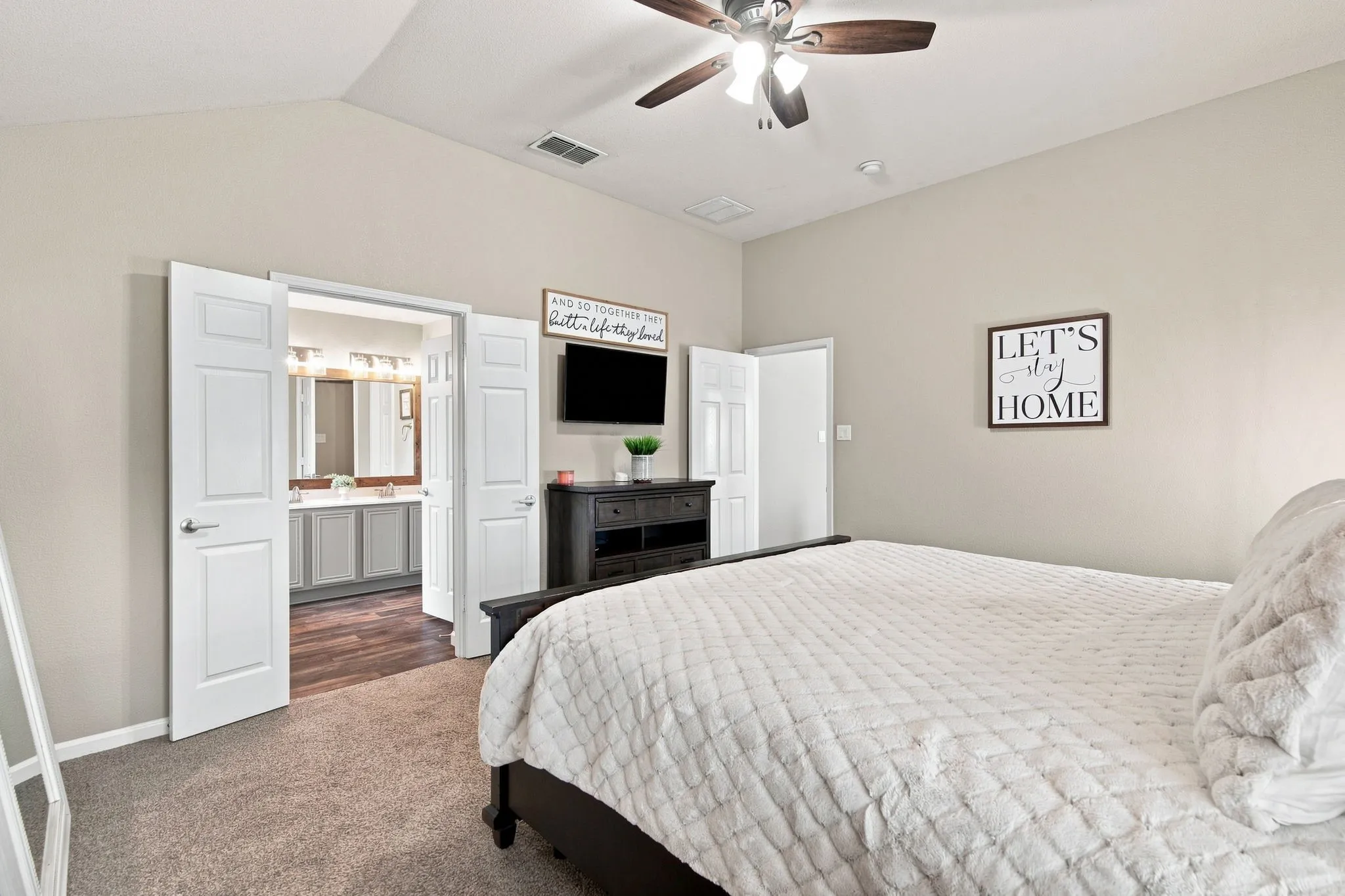 Single Family Residence For Sale in Parker County , 117 Timber Cross Court, Azle, Texas 76020, 4 Bedroom, 2 Bathroom, 2 Garage spaces, 1,744 Sqft, built in 2003, mls#21380649, Real Estate Agent in Azle, Homes For Sale in Parker county, Homes For Sale in Azle, Realtor in Azle Texas, Real Estate Brokerage Independent Realty Texas, Luminita Cordes Realtor