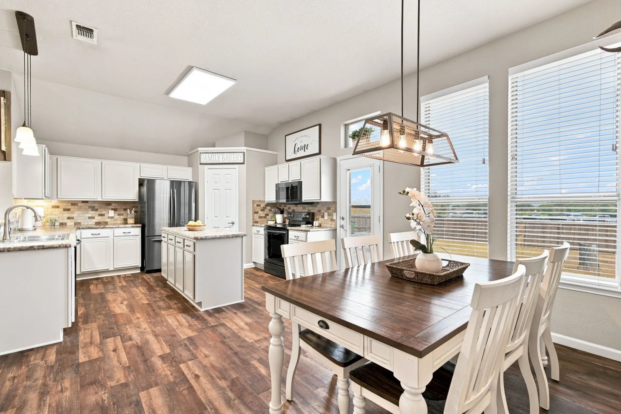 Single Family Residence For Sale in Parker County , 117 Timber Cross Court, Azle, Texas 76020, 4 Bedroom, 2 Bathroom, 2 Garage spaces, 1,744 Sqft, built in 2003, mls#21380649, Real Estate Agent in Azle, Homes For Sale in Parker county, Homes For Sale in Azle, Realtor in Azle Texas, Real Estate Brokerage Independent Realty Texas, Luminita Cordes Realtor