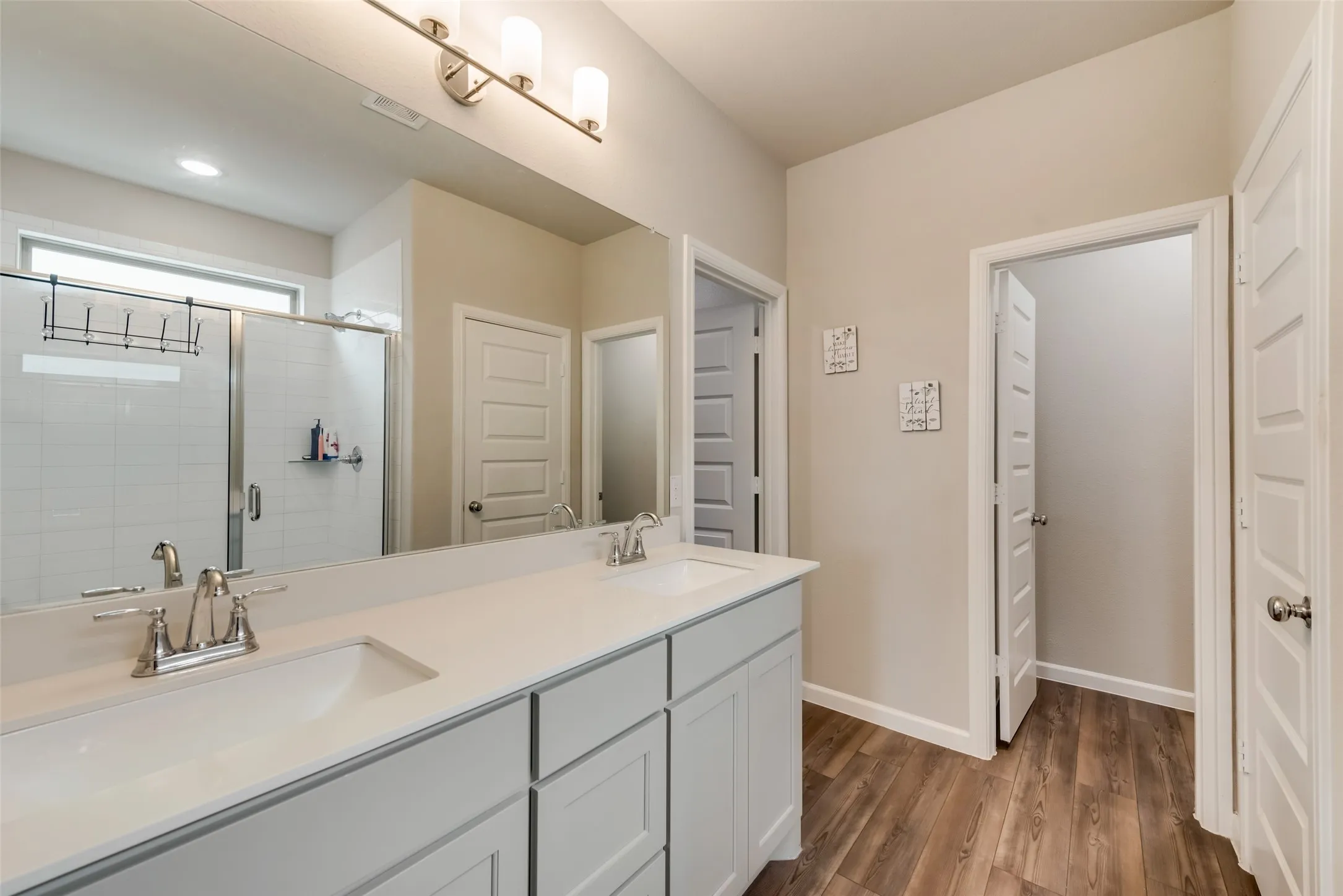 Single Family Residence For Rent in Kaufman County , 529 Ardsley Lane, Forney, Texas 75126, 5 Bedroom, 3 Bathroom, 2 Garage spaces, 2,678 Sqft, built in 2021, mls#21380748, Real Estate Agent in Forney, Homes For Rent in Kaufman county, Homes For Rent in Forney, Realtor in Forney Texas, Real Estate Brokerage Independent Realty Texas, Luminita Cordes Realtor