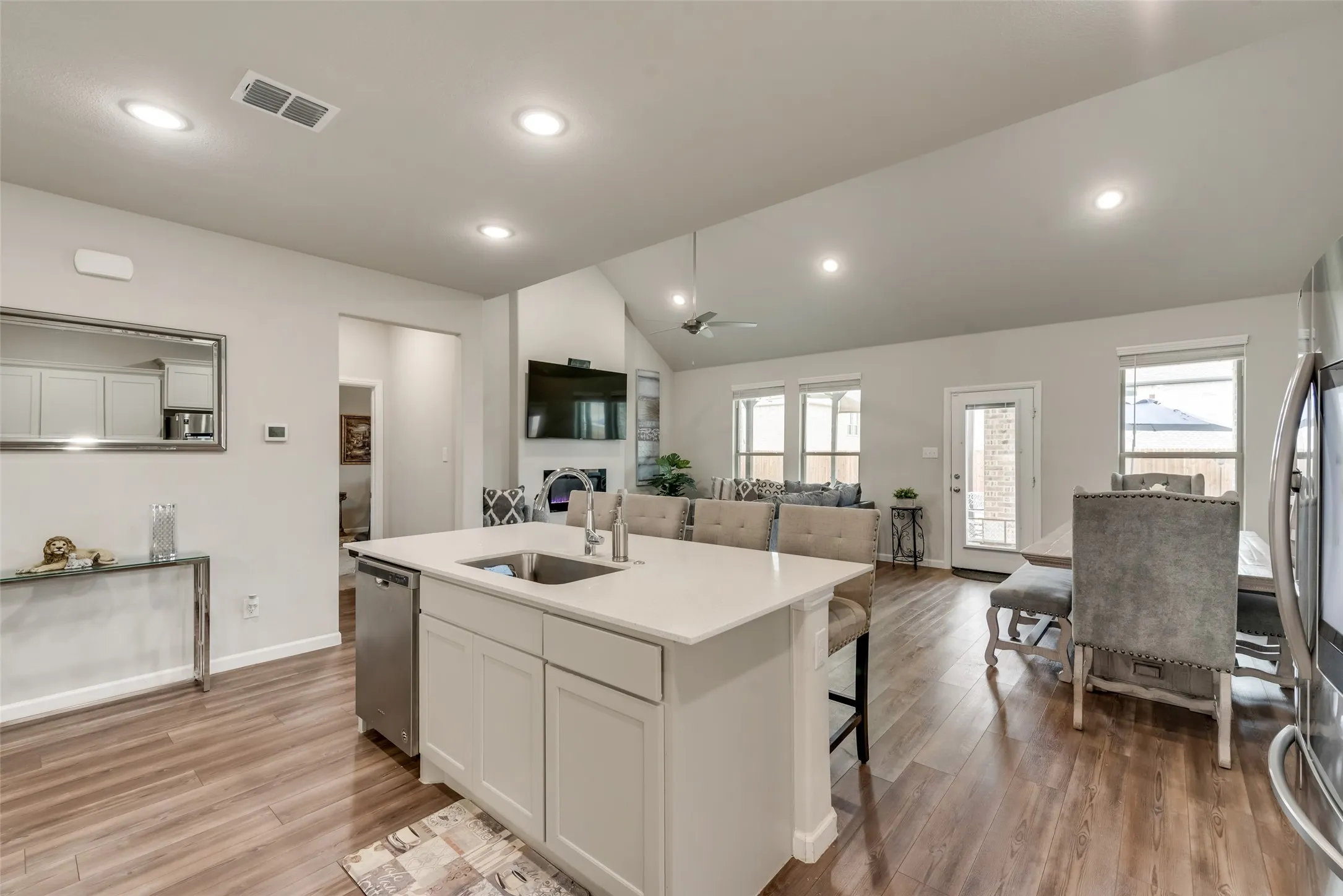 Single Family Residence For Rent in Kaufman County , 529 Ardsley Lane, Forney, Texas 75126, 5 Bedroom, 3 Bathroom, 2 Garage spaces, 2,678 Sqft, built in 2021, mls#21380748, Real Estate Agent in Forney, Homes For Rent in Kaufman county, Homes For Rent in Forney, Realtor in Forney Texas, Real Estate Brokerage Independent Realty Texas, Luminita Cordes Realtor
