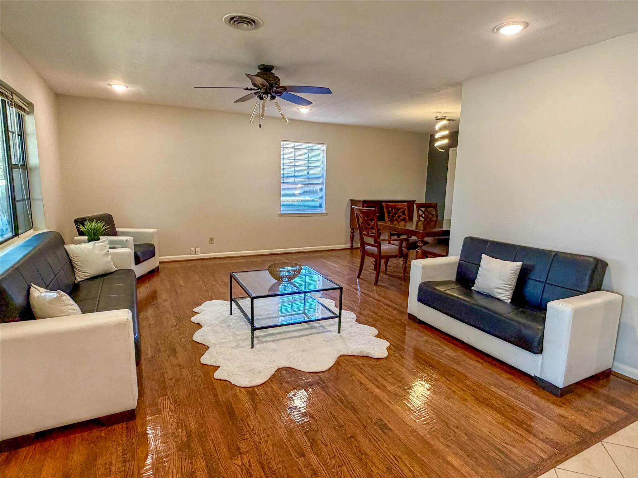 Single Family Residence For Rent in Dallas County , 1302 Patricia Lane, Garland, Texas 75042, 4 Bedroom, 4 Bathroom, 2 Garage spaces, 2,600 Sqft, built in 1959, mls#21380593, Real Estate Agent in Garland, Homes For Rent in Dallas county, Homes For Rent in Garland, Realtor in Garland Texas, Real Estate Brokerage Independent Realty Texas, Luminita Cordes Realtor