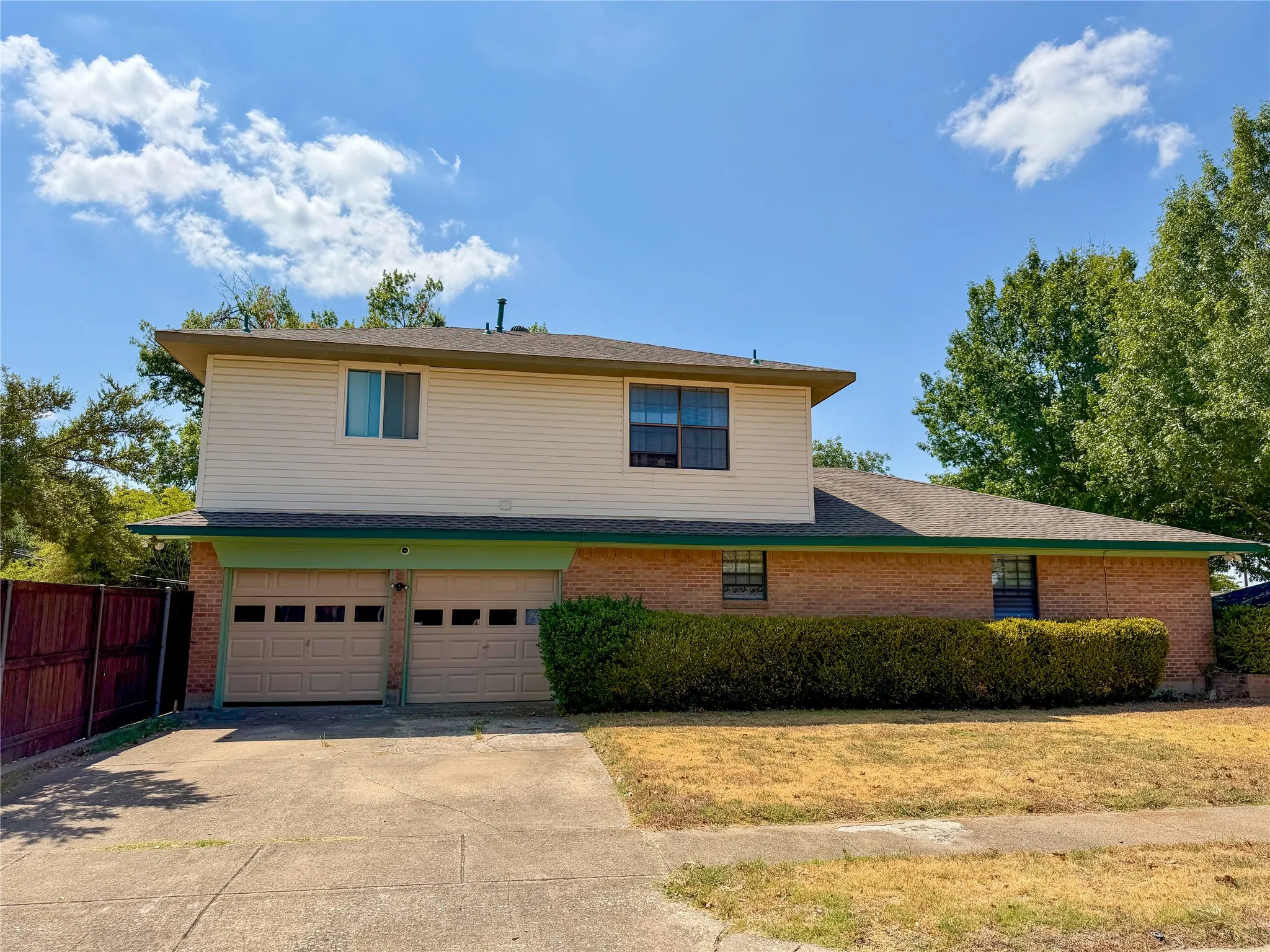 Single Family Residence For Rent in Dallas County , 1302 Patricia Lane, Garland, Texas 75042, 4 Bedroom, 4 Bathroom, 2 Garage spaces, 2,600 Sqft, built in 1959, mls#21380593, Real Estate Agent in Garland, Homes For Rent in Dallas county, Homes For Rent in Garland, Realtor in Garland Texas, Real Estate Brokerage Independent Realty Texas, Luminita Cordes Realtor