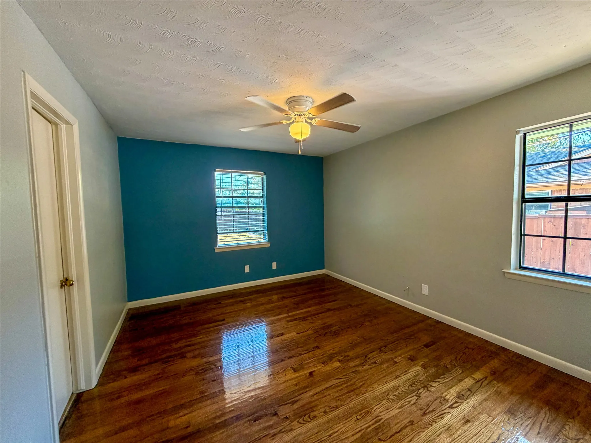 Single Family Residence For Rent in Dallas County , 1302 Patricia Lane, Garland, Texas 75042, 4 Bedroom, 4 Bathroom, 2 Garage spaces, 2,600 Sqft, built in 1959, mls#21380593, Real Estate Agent in Garland, Homes For Rent in Dallas county, Homes For Rent in Garland, Realtor in Garland Texas, Real Estate Brokerage Independent Realty Texas, Luminita Cordes Realtor