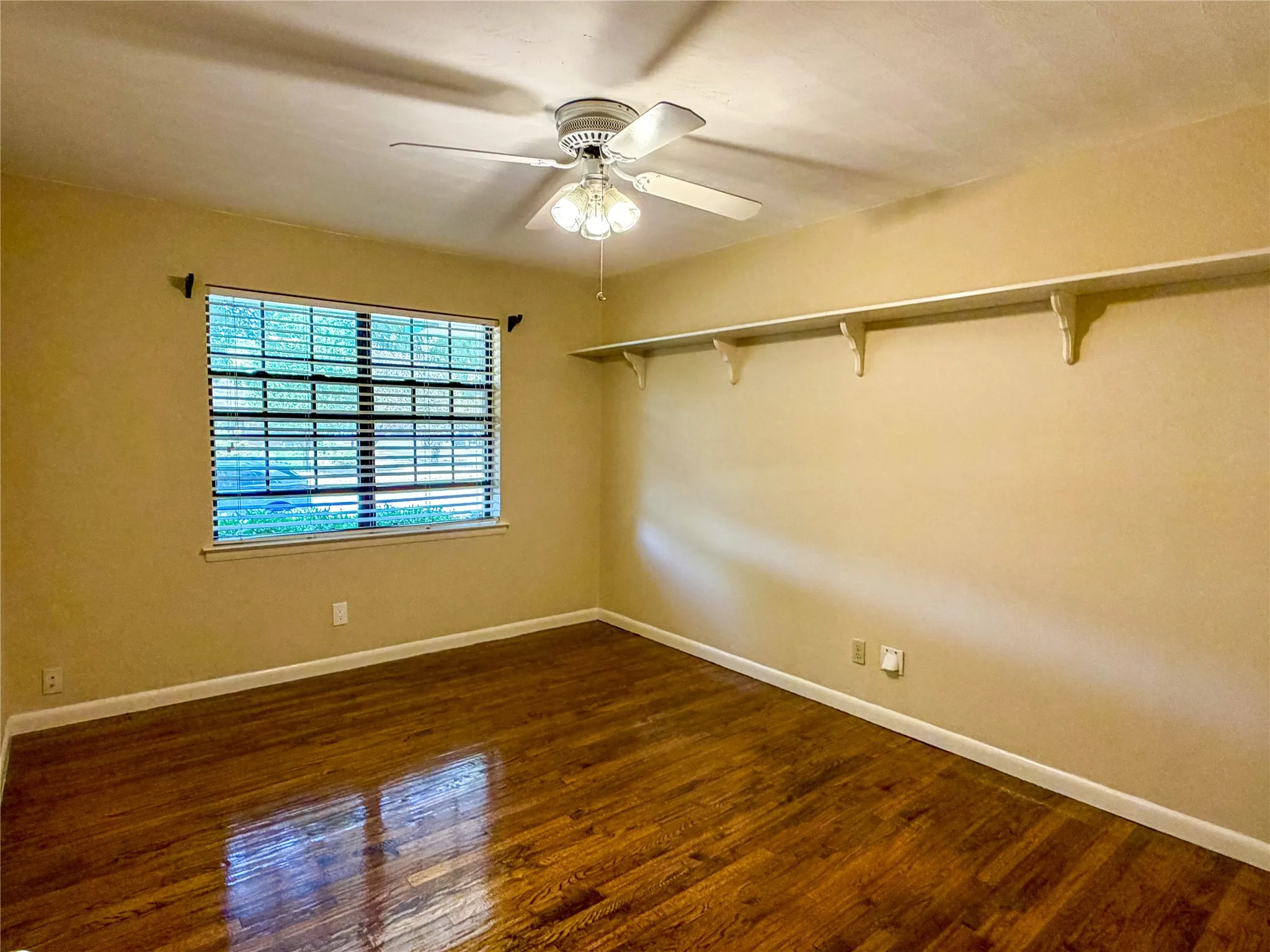 Single Family Residence For Rent in Dallas County , 1302 Patricia Lane, Garland, Texas 75042, 4 Bedroom, 4 Bathroom, 2 Garage spaces, 2,600 Sqft, built in 1959, mls#21380593, Real Estate Agent in Garland, Homes For Rent in Dallas county, Homes For Rent in Garland, Realtor in Garland Texas, Real Estate Brokerage Independent Realty Texas, Luminita Cordes Realtor