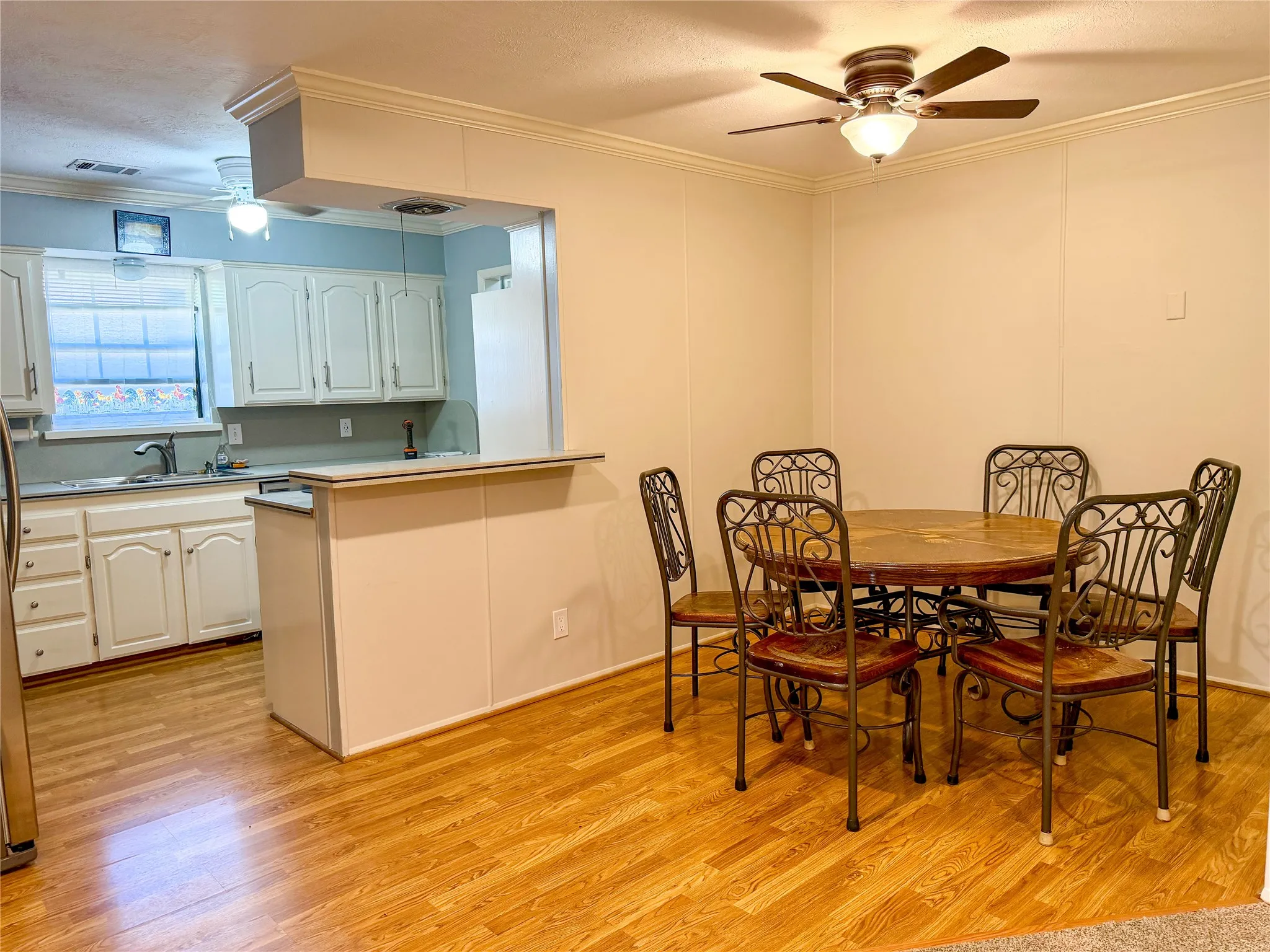 Single Family Residence For Rent in Dallas County , 1302 Patricia Lane, Garland, Texas 75042, 4 Bedroom, 4 Bathroom, 2 Garage spaces, 2,600 Sqft, built in 1959, mls#21380593, Real Estate Agent in Garland, Homes For Rent in Dallas county, Homes For Rent in Garland, Realtor in Garland Texas, Real Estate Brokerage Independent Realty Texas, Luminita Cordes Realtor