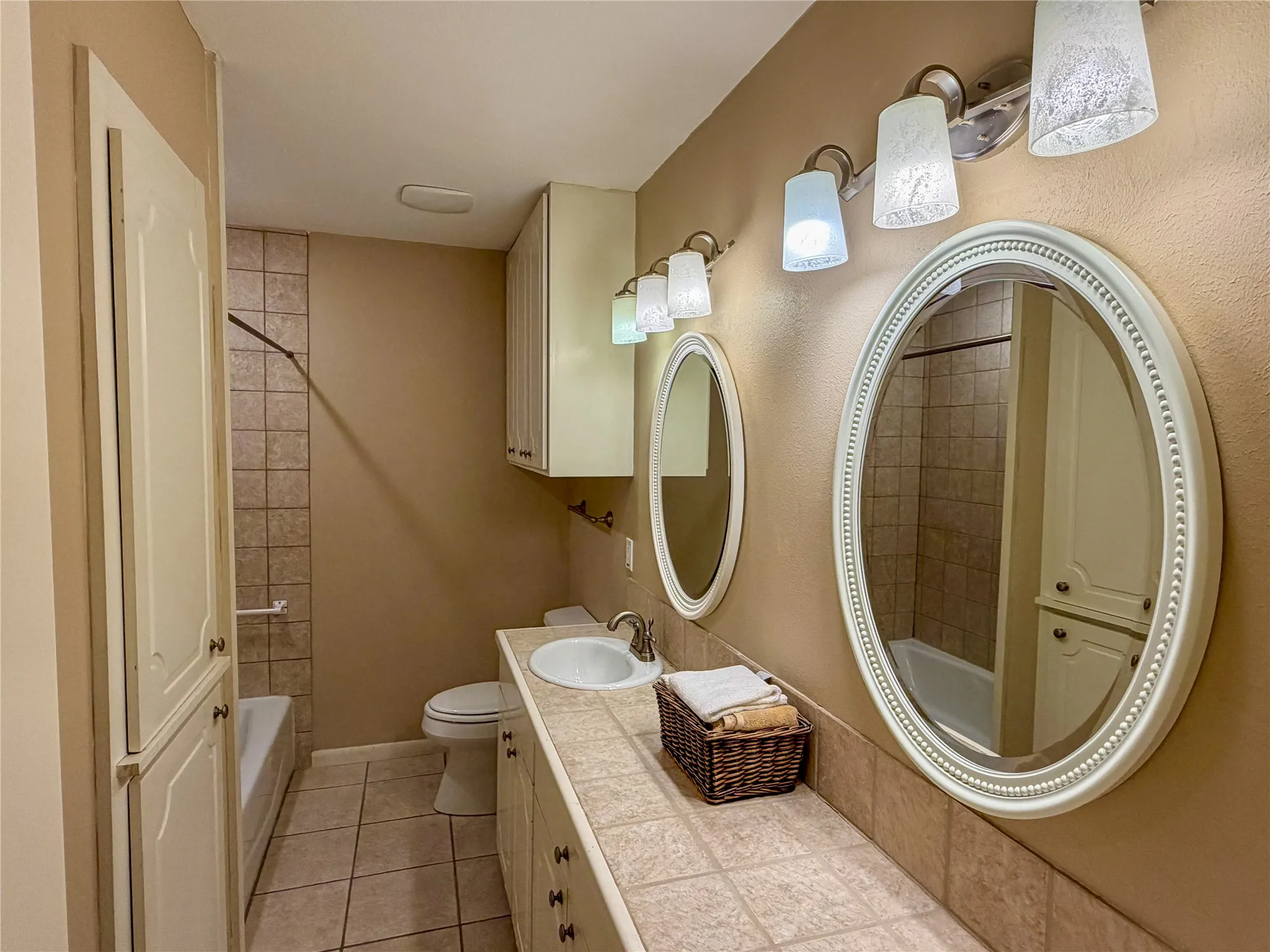 Single Family Residence For Rent in Dallas County , 1302 Patricia Lane, Garland, Texas 75042, 4 Bedroom, 4 Bathroom, 2 Garage spaces, 2,600 Sqft, built in 1959, mls#21380593, Real Estate Agent in Garland, Homes For Rent in Dallas county, Homes For Rent in Garland, Realtor in Garland Texas, Real Estate Brokerage Independent Realty Texas, Luminita Cordes Realtor