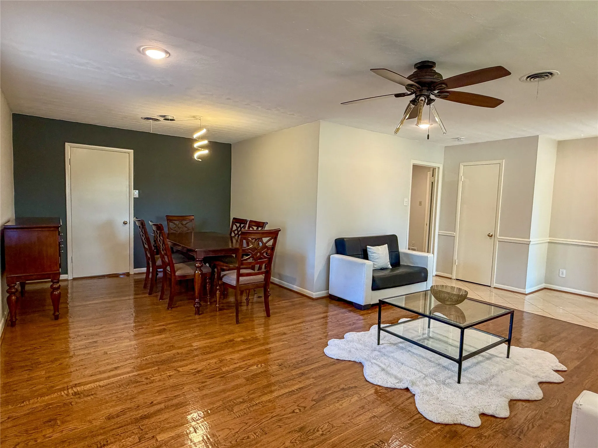 Single Family Residence For Rent in Dallas County , 1302 Patricia Lane, Garland, Texas 75042, 4 Bedroom, 4 Bathroom, 2 Garage spaces, 2,600 Sqft, built in 1959, mls#21380593, Real Estate Agent in Garland, Homes For Rent in Dallas county, Homes For Rent in Garland, Realtor in Garland Texas, Real Estate Brokerage Independent Realty Texas, Luminita Cordes Realtor