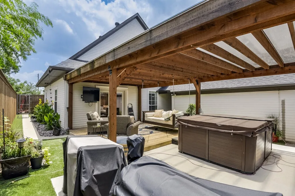 Single Family Residence For Rent in Ellis County , 406 Commerce Street, Maypearl, Texas 76064, 3 Bedroom, 3 Bathroom, 1 Garage spaces, 2,425 Sqft, built in 1920, mls#21380751, Real Estate Agent in Maypearl, Homes For Rent in Ellis county, Homes For Rent in Maypearl, Realtor in Maypearl Texas, Real Estate Brokerage Independent Realty Texas, Luminita Cordes Realtor