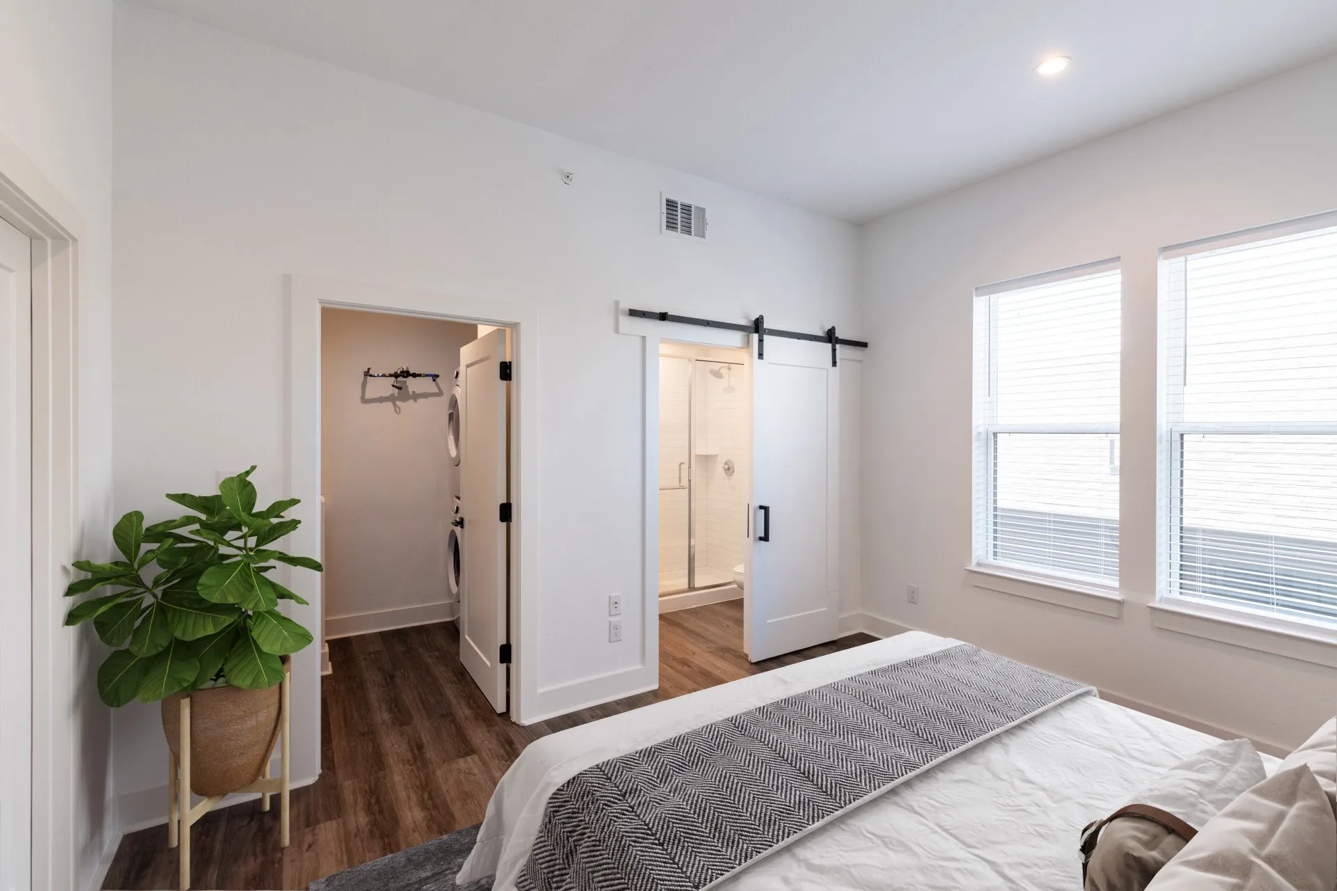 Apartment For Rent in Dallas County , 617 N Tyler Street 303, Dallas, Texas 75208, 1 Bedroom, 1 Bathroom, Garage spaces, 680 Sqft, built in 2020, mls#21380752, Real Estate Agent in Dallas, Homes For Rent in Dallas county, Homes For Rent in Dallas, Realtor in Dallas Texas, Real Estate Brokerage Independent Realty Texas, Luminita Cordes Realtor