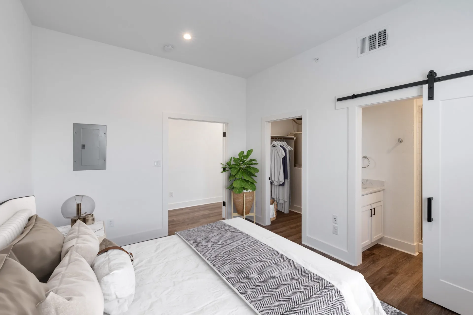 Apartment For Rent in Dallas County , 617 N Tyler Street 303, Dallas, Texas 75208, 1 Bedroom, 1 Bathroom, Garage spaces, 680 Sqft, built in 2020, mls#21380752, Real Estate Agent in Dallas, Homes For Rent in Dallas county, Homes For Rent in Dallas, Realtor in Dallas Texas, Real Estate Brokerage Independent Realty Texas, Luminita Cordes Realtor