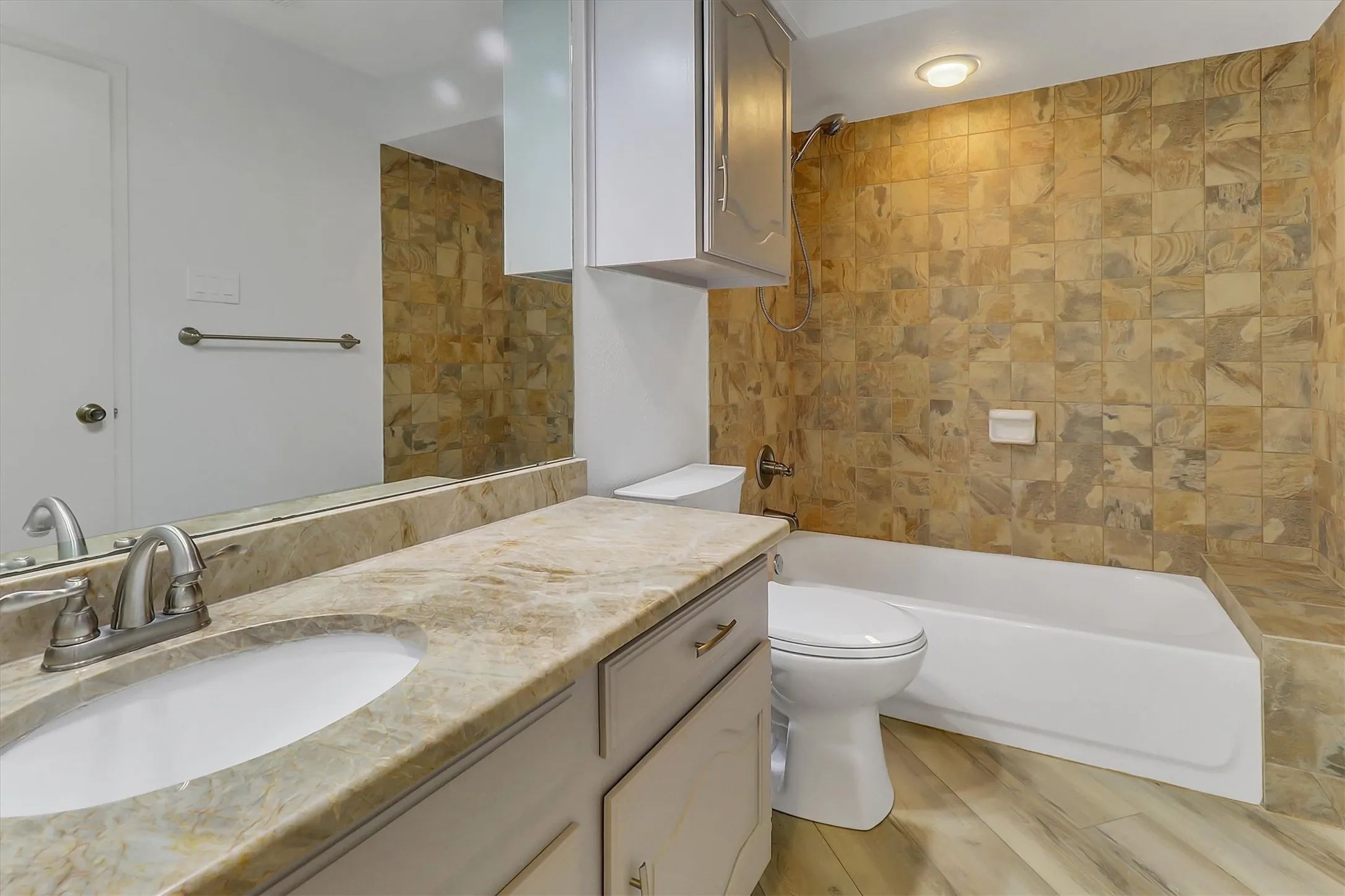 Tiled tub area