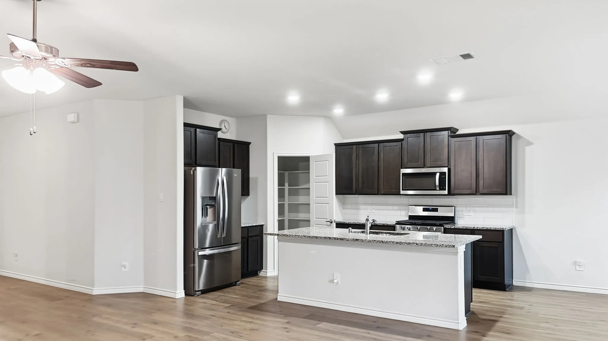 Single Family Residence For Rent in Rockwall County , 520 Winthrop Road, Fate, Texas 75189, 4 Bedroom, 2 Bathroom, 2 Garage spaces, 1,847 Sqft, built in 2024, mls#21380759, Real Estate Agent in Fate, Homes For Rent in Rockwall county, Homes For Rent in Fate, Realtor in Fate Texas, Real Estate Brokerage Independent Realty Texas, Luminita Cordes Realtor