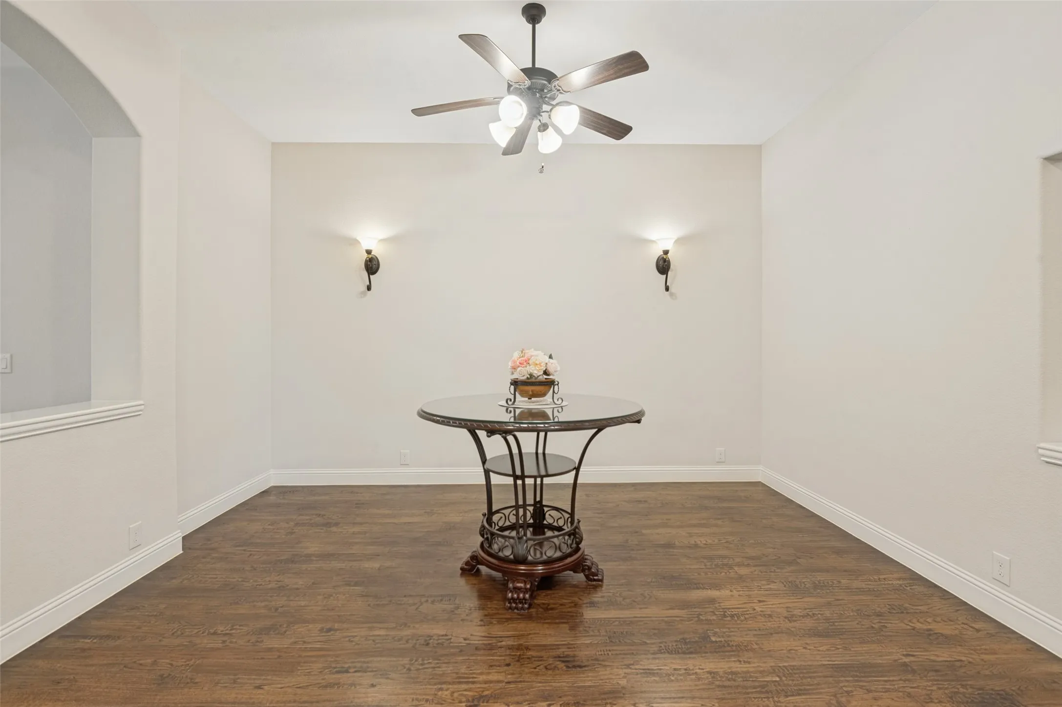 Single Family Residence For Sale in Denton County , 8304 Spitfire Trail, Aubrey, Texas 76227, 4 Bedroom, 2 Bathroom, 2 Garage spaces, 2,302 Sqft, built in 2014, mls#21380013, Real Estate Agent in Aubrey, Homes For Sale in Denton county, Homes For Sale in Aubrey, Realtor in Aubrey Texas, Real Estate Brokerage Independent Realty Texas, Luminita Cordes Realtor