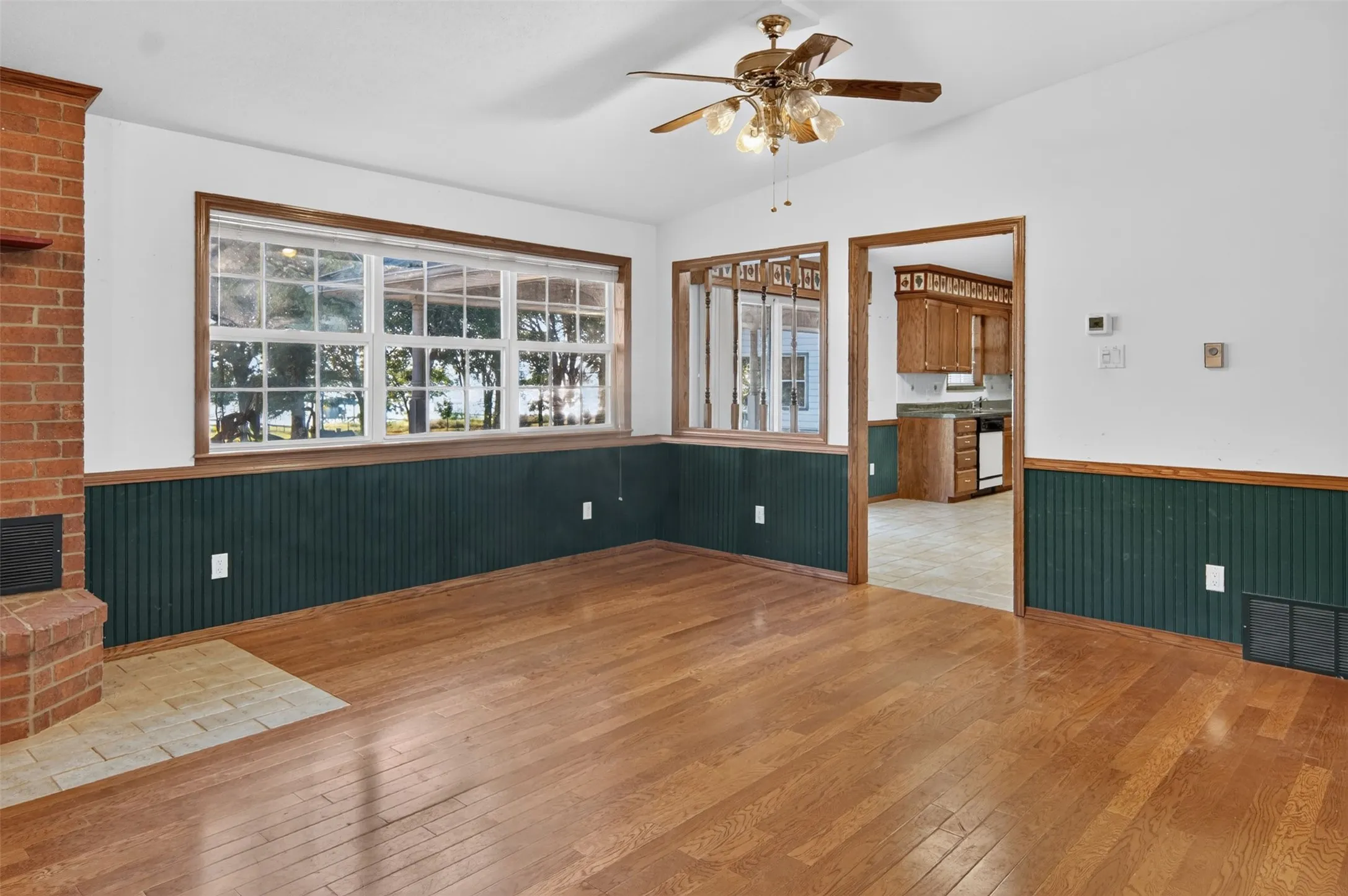 Single Family Residence For Sale in Rains County , 1189 RSCR 3325, Emory, Texas 75440, 3 Bedroom, 3 Bathroom, 2 Garage spaces, 1,532 Sqft, built in 1996, mls#21380763, Real Estate Agent in Emory, Homes For Sale in Rains county, Homes For Sale in Emory, Realtor in Emory Texas, Real Estate Brokerage Independent Realty Texas, Luminita Cordes Realtor